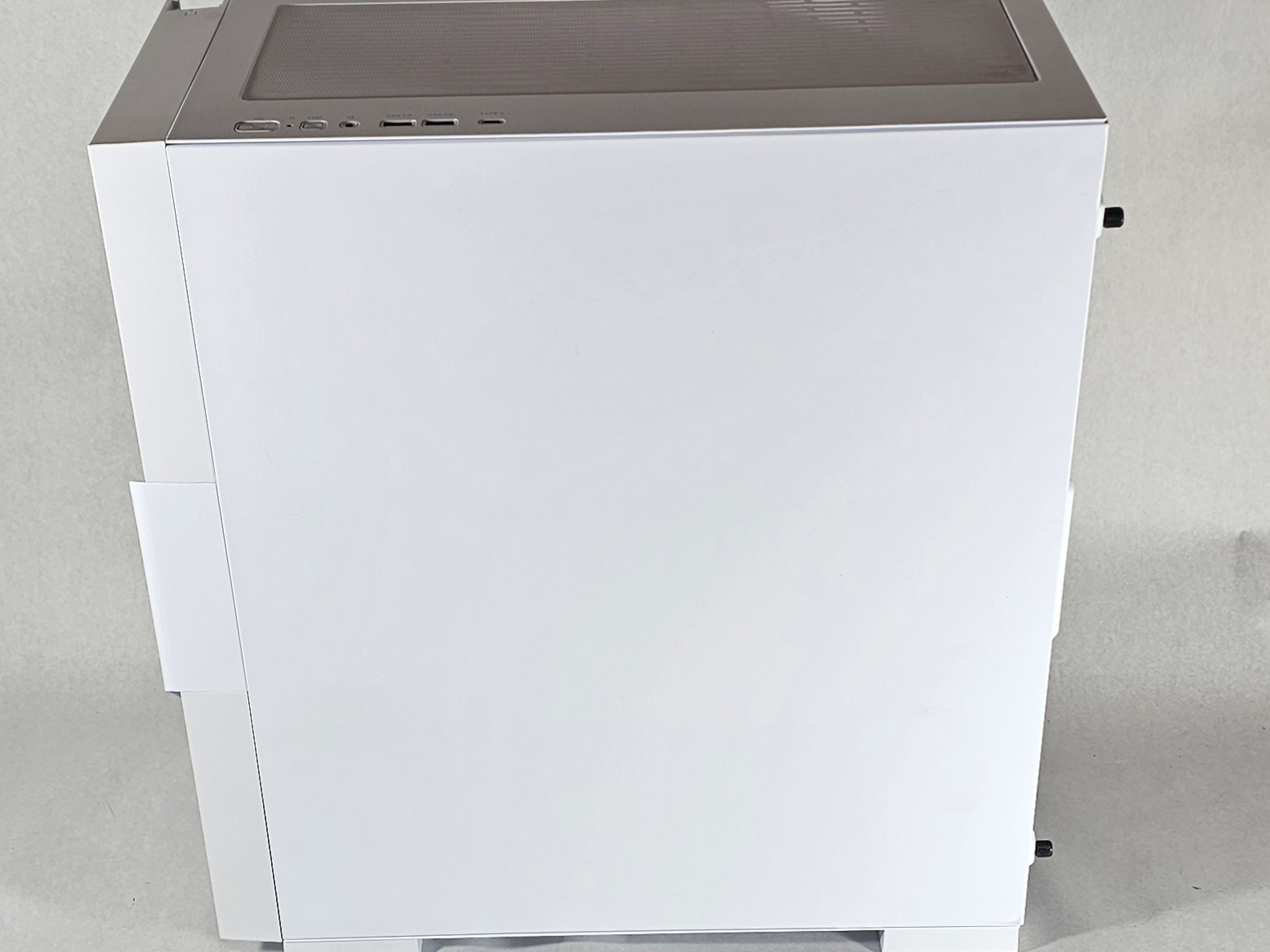 White CyberPower RGB PC Case w\ 4 RGB Fans