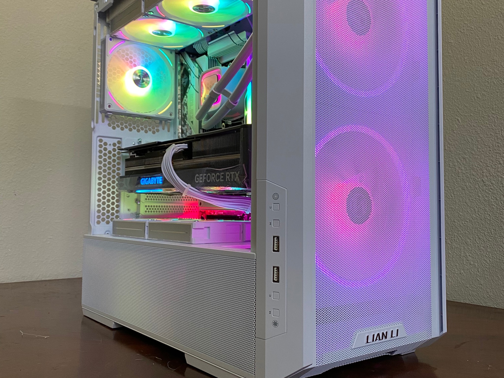 Manganese II Ryzen 7 7700X RTX 4080 32GB DDR5 6000 CL 30 2TB NVME 