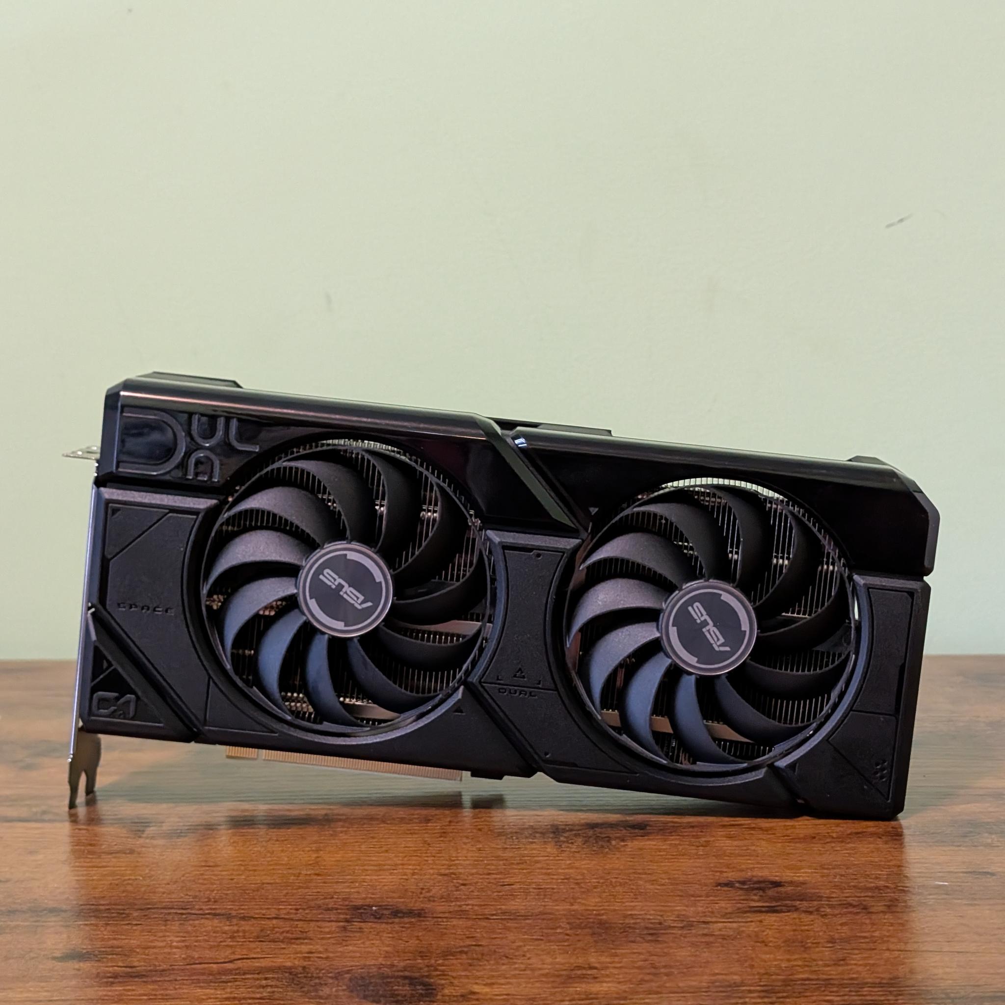 Asus DUAL RX 7700XT 12GB