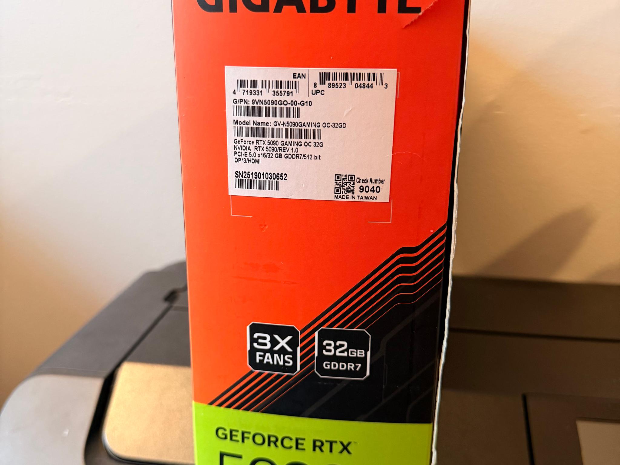 Barely Used GIGABYTE GeForce RTX 5090 GAMING OC 32GB