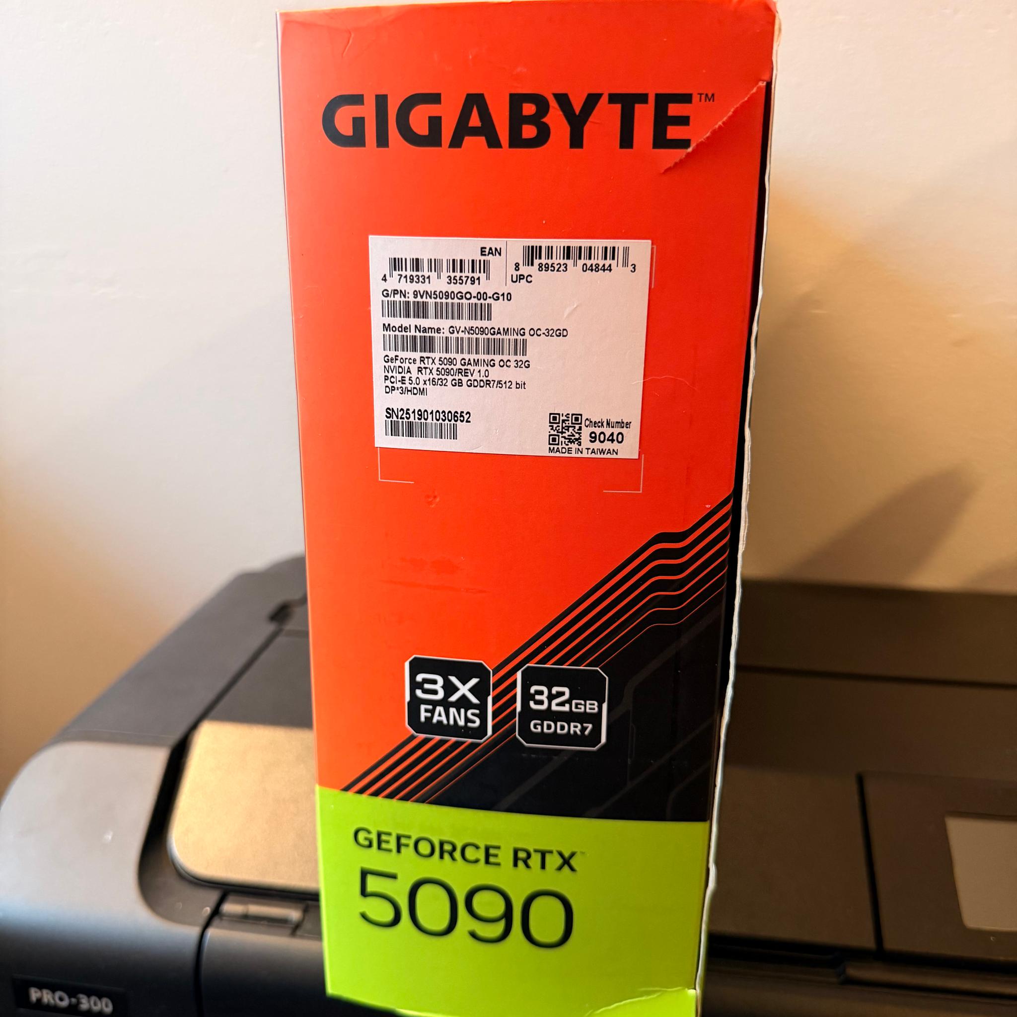 Barely Used GIGABYTE GeForce RTX 5090 GAMING OC 32GB