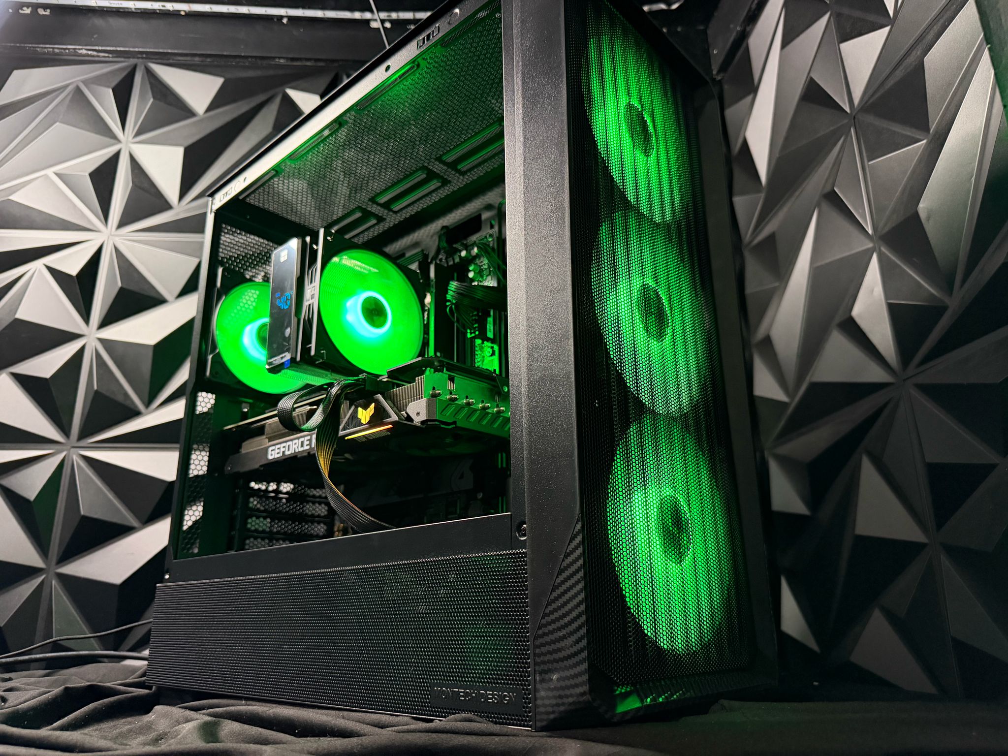 🖤🔥 BLACK CARBON 🔥🖤 Ryzen 5 7600X| RTX 3070Ti| 1 TB NVMe| 16 GB DDR5| 650W PSU