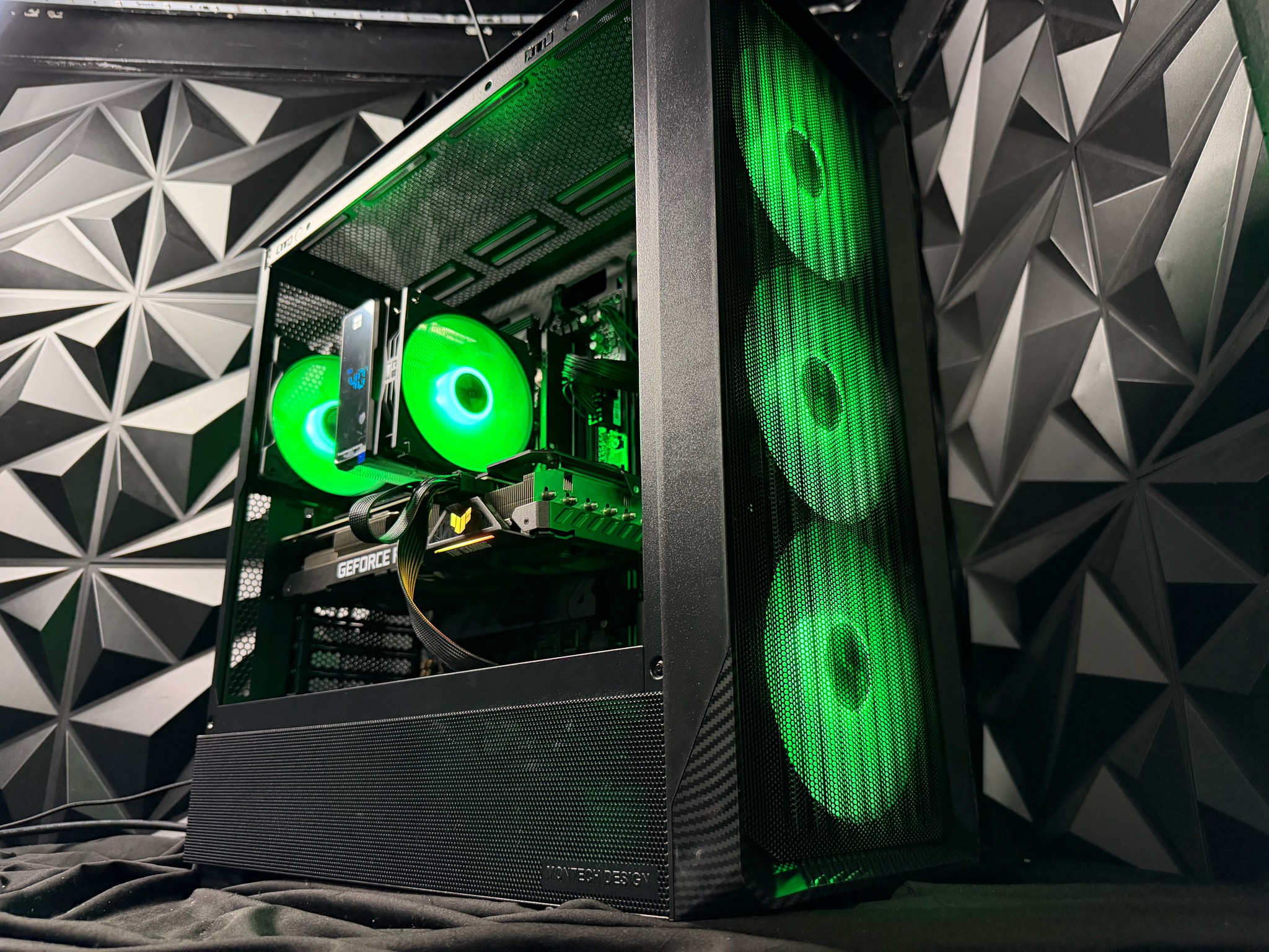 🖤🔥 BLACK CARBON 🔥🖤 Ryzen 5 7600X| RTX 3070Ti| 1 TB NVMe| 16 GB DDR5| 650W PSU