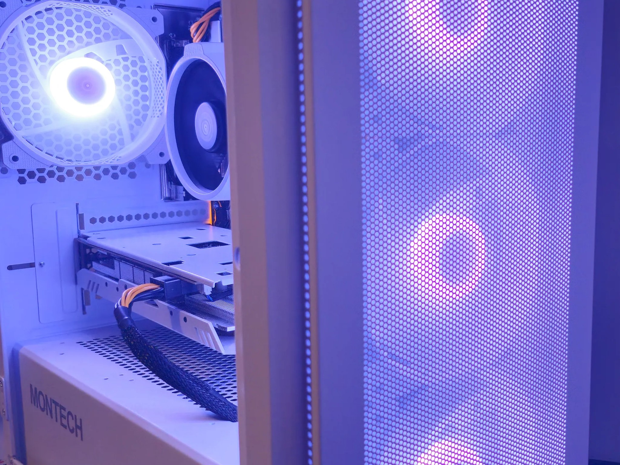 Frosty Budget Baller Ryzen 5 3600/ 16GB DDR4/ 1TB SSD/ RX570 8GB