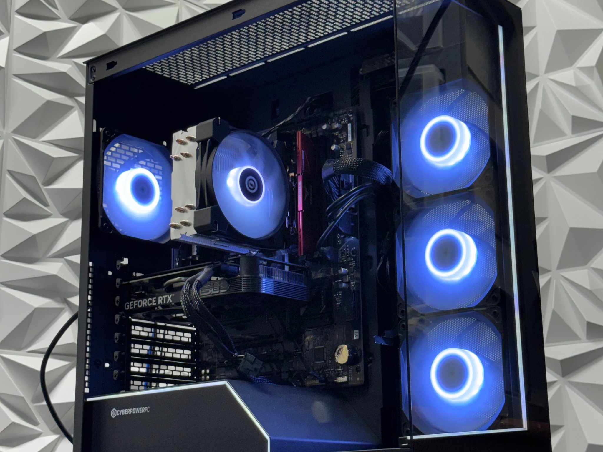 Ryzen 7 8700F / 16GB 6000MHz DDR5 / RTX 4060 / 500GB Crucial SSD / windows 11 home
