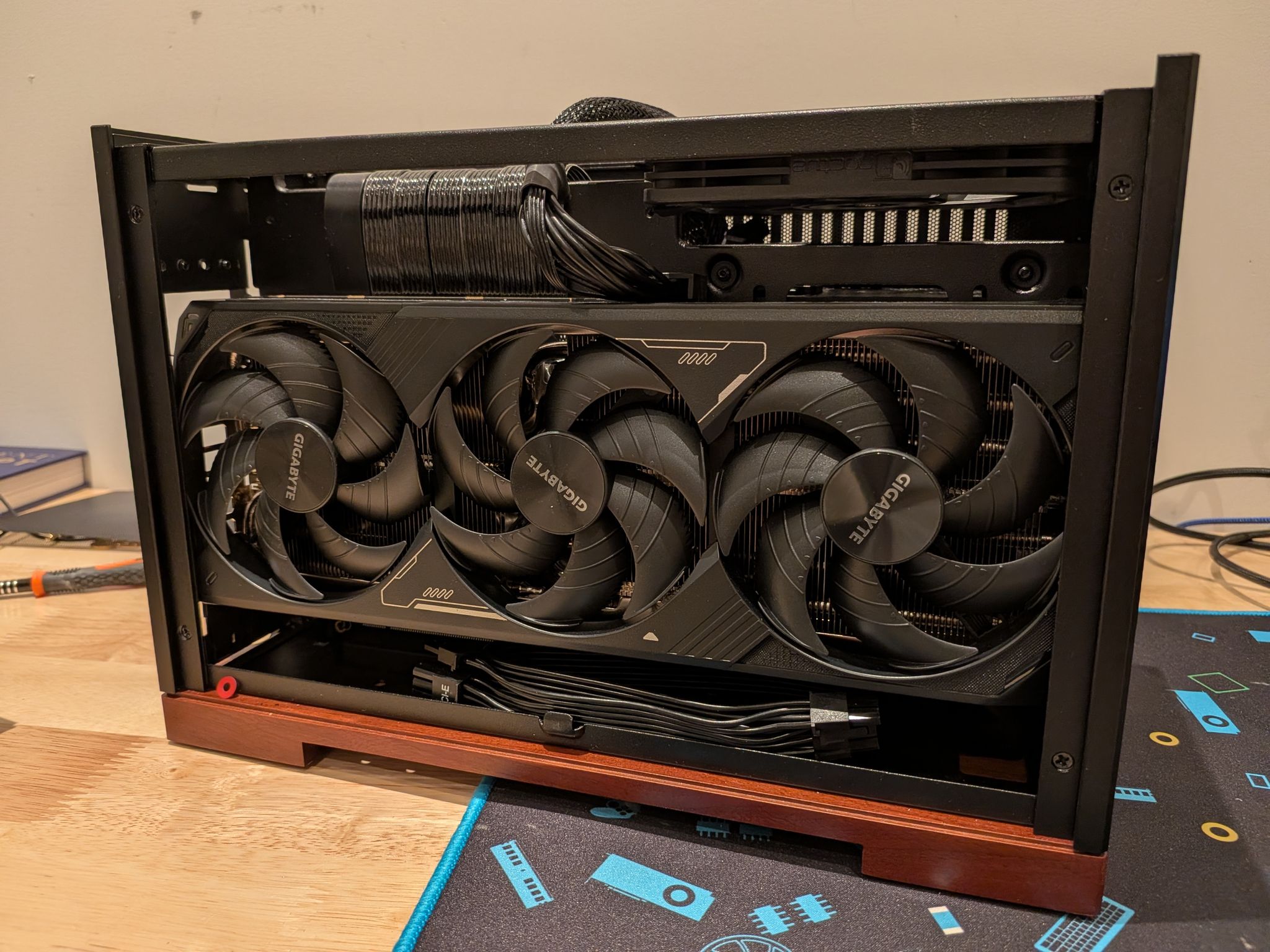 4K World Traveler - RTX 5070 Ti, Core Ultra 7 265F, 32GB DDR5 RAM, 2TB Gen 4 NVMe SSD, Noctua