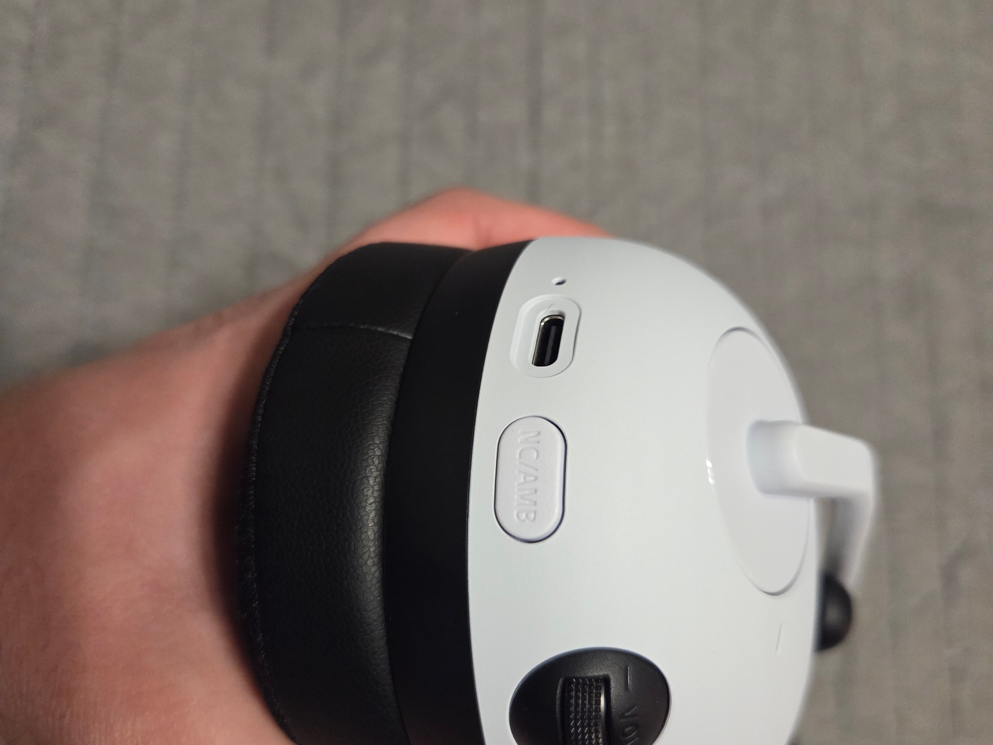 PlayStation Inzone H9 (Gen 1) headset in White (Excellent Condition)