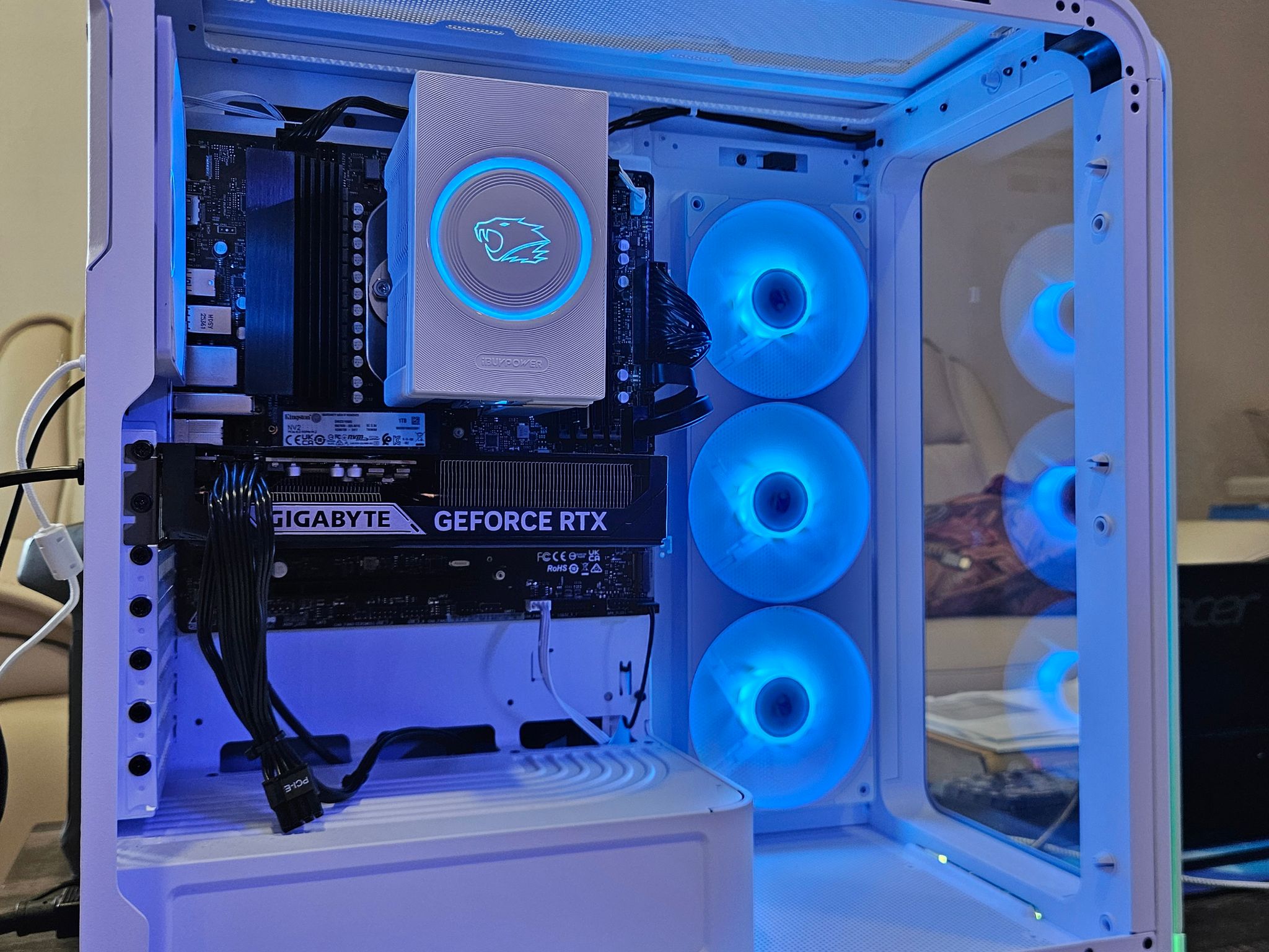 RTX 5060 Ti Gaming PC • Ryzen 5 8400F • 1TB M.2 • 16GB DDR5 • IBuyPowerPc • B650M • White