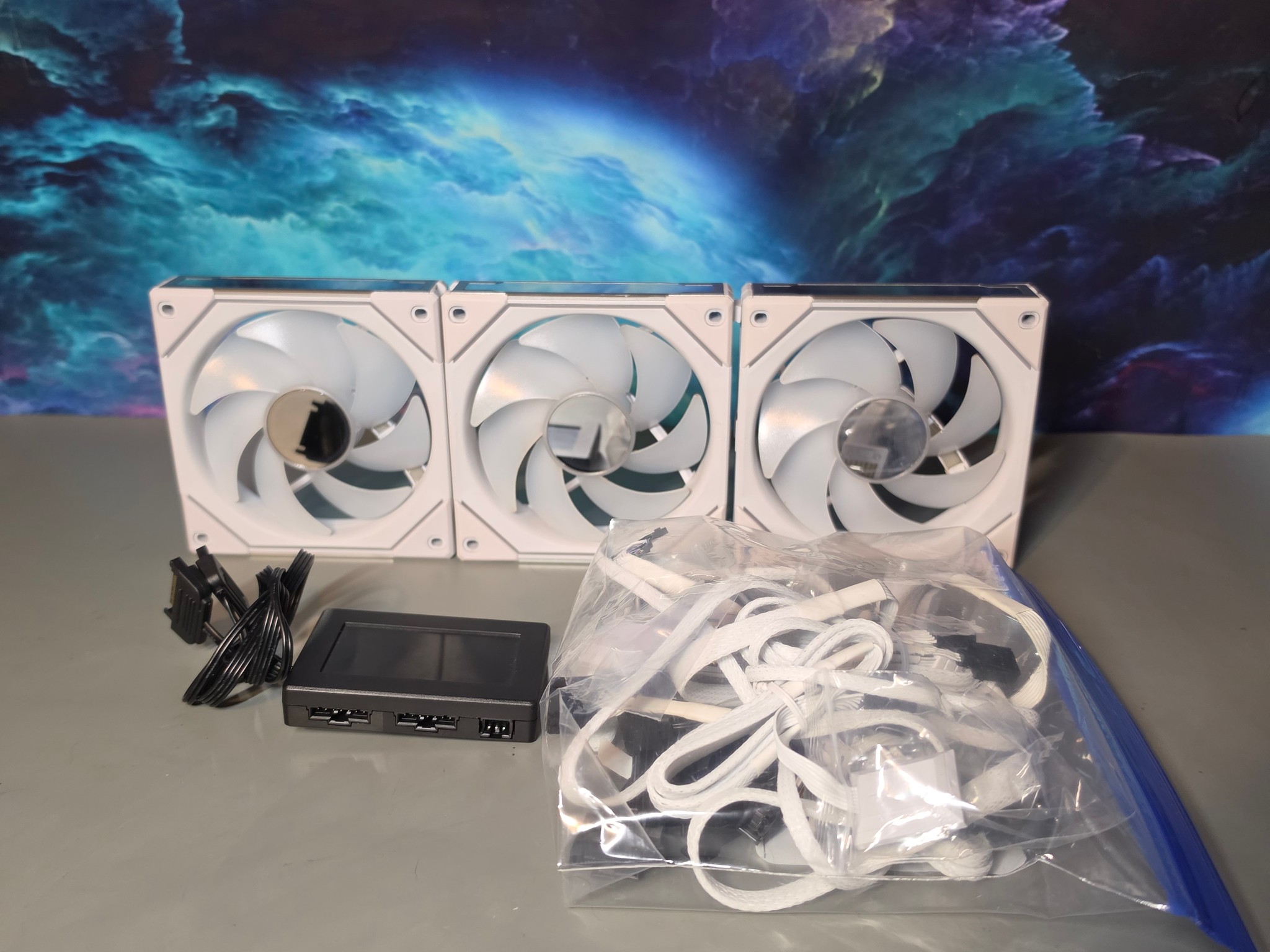 3x Lian Li SL-Infinity Case Fans + Controller