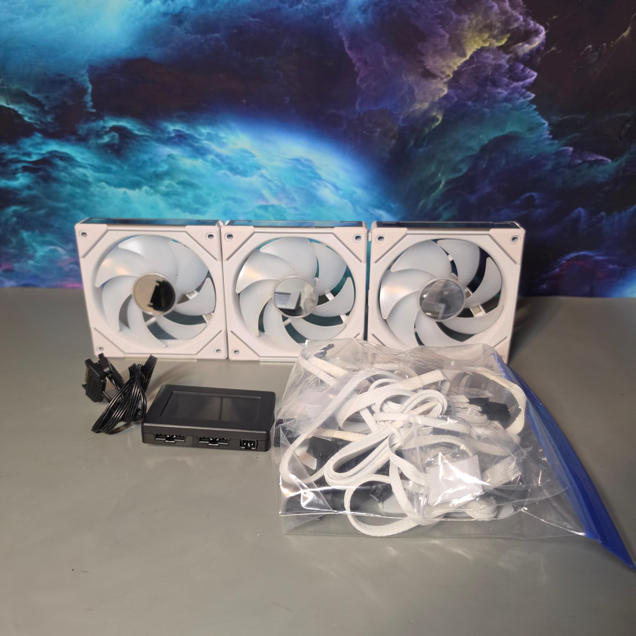 3x Lian Li SL-Infinity Case Fans + Controller