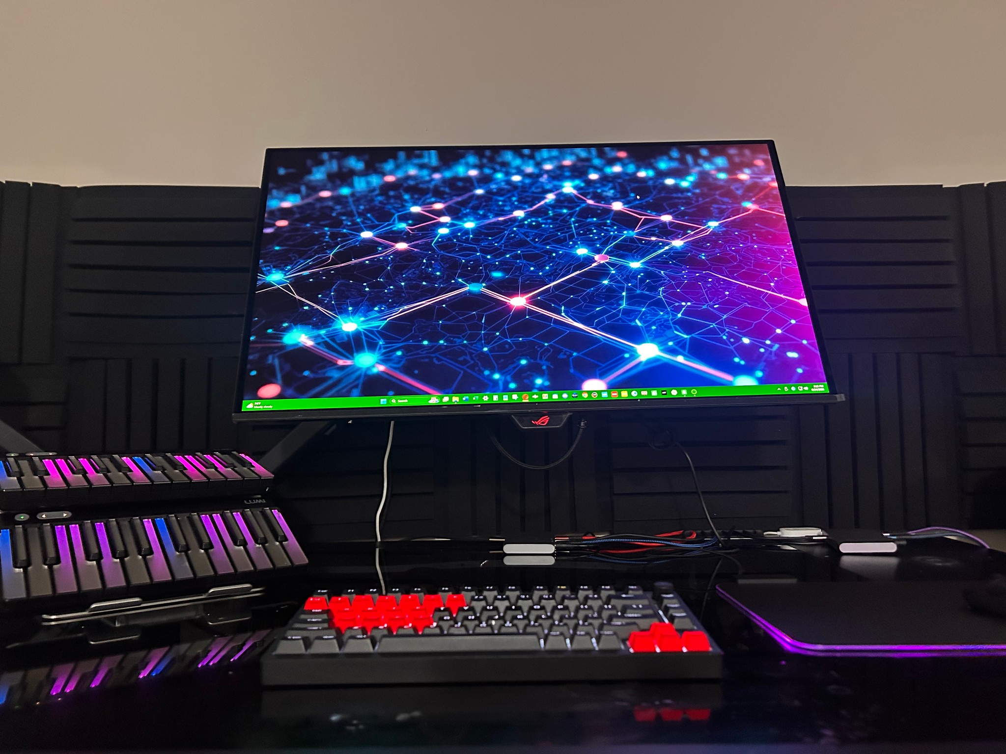 ASUS ROG QD-OLED 32" 4K (3840 x 2160) 165Hz Gaming Monitor (XG32UCDS) (Less than three days used!)