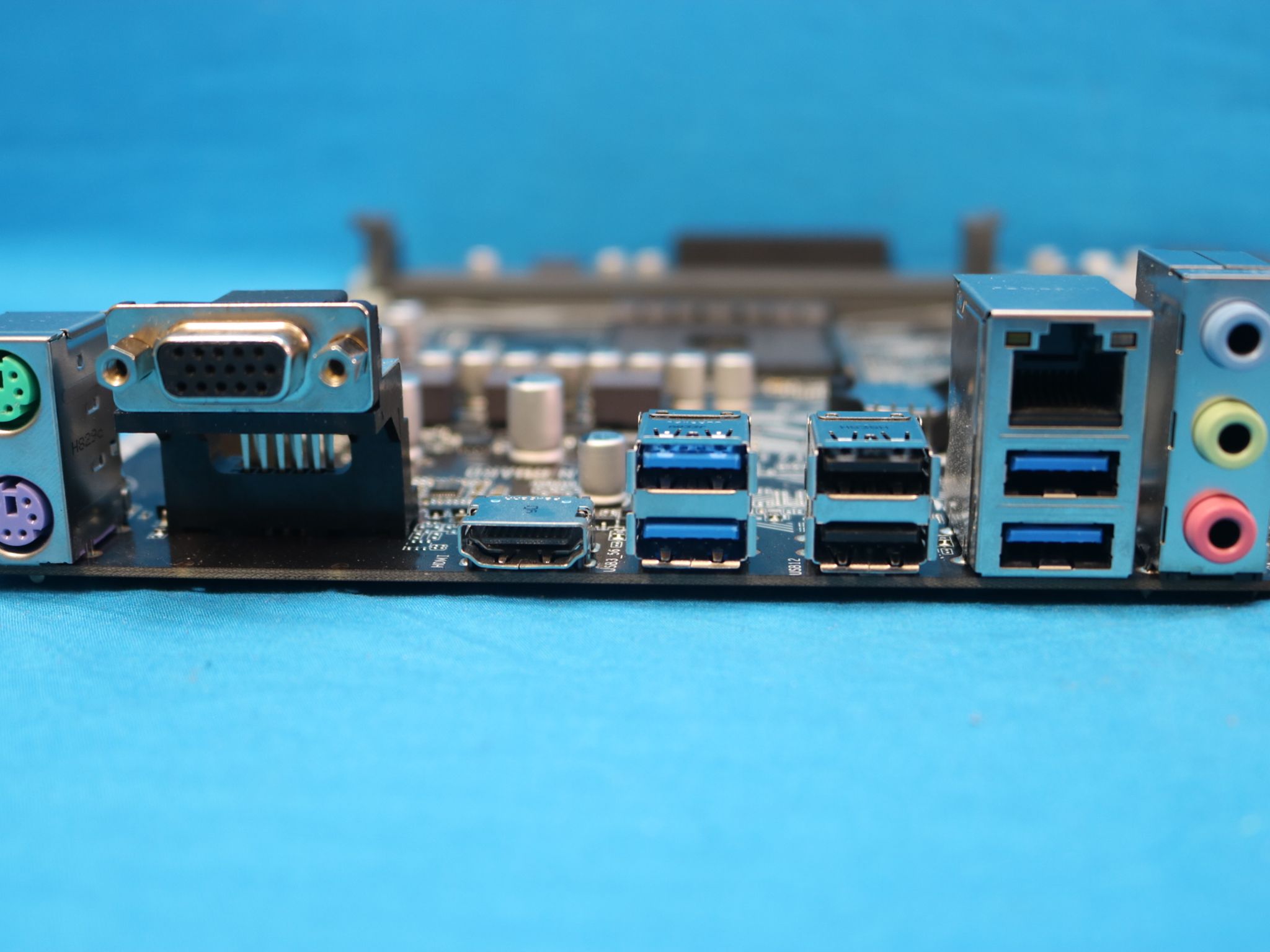 *Newest BIOS* ASUS Prime A320M-K AMD Socket AM4 DDR4 MicroATX Desktop Motherboard No I/O Shield