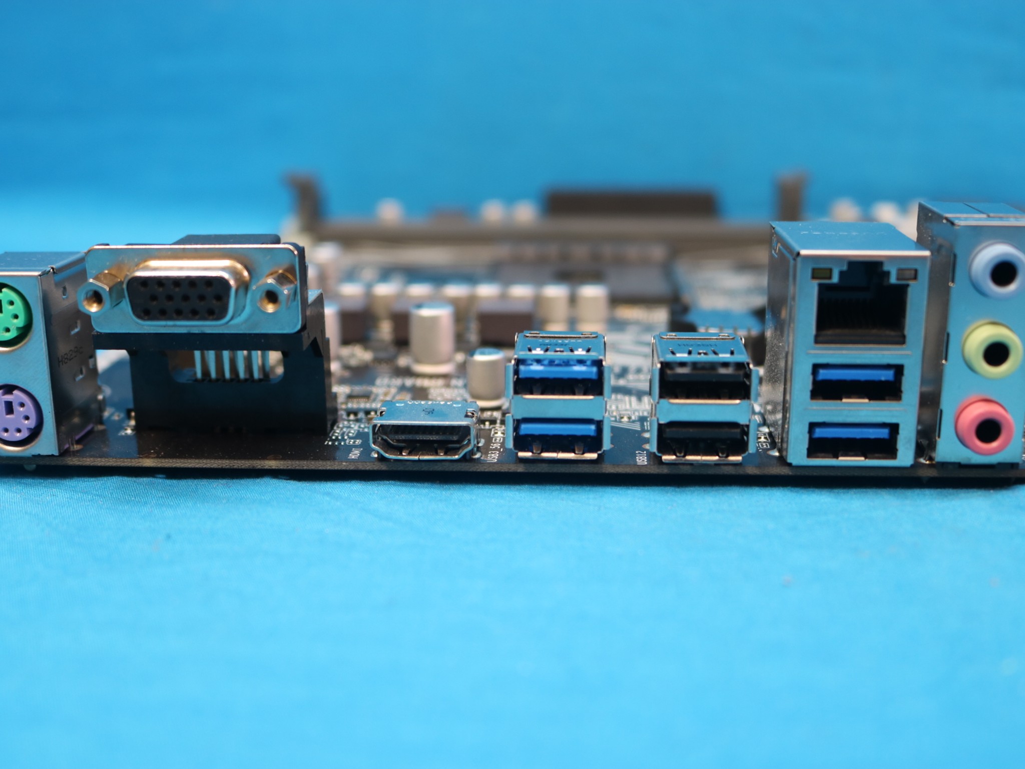 *Newest BIOS* ASUS Prime A320M-K AMD Socket AM4 DDR4 MicroATX Desktop Motherboard No I/O Shield