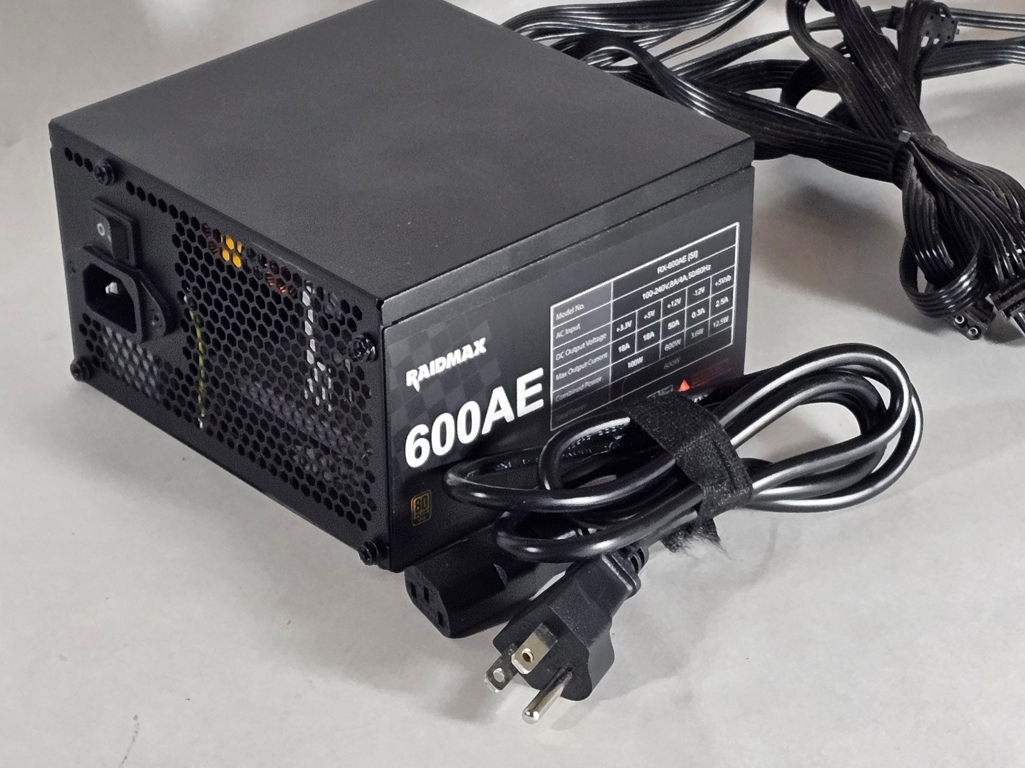 600 Watt PSU Raidmax 600AE 600W Power Supply