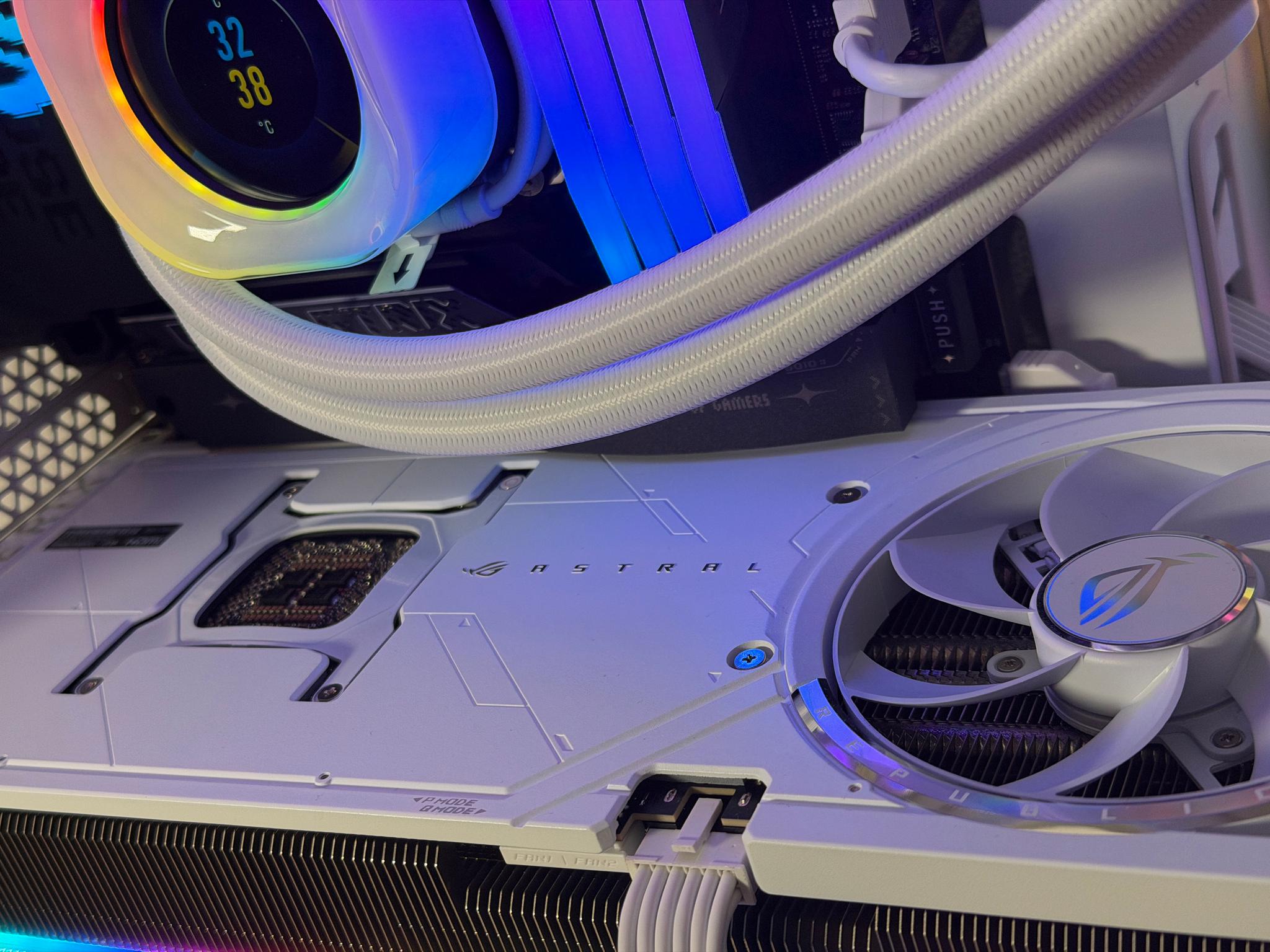 RTX 5090 Ryzen 9 9950x3d 192gb DDR5 4tb NVME Gaming PC