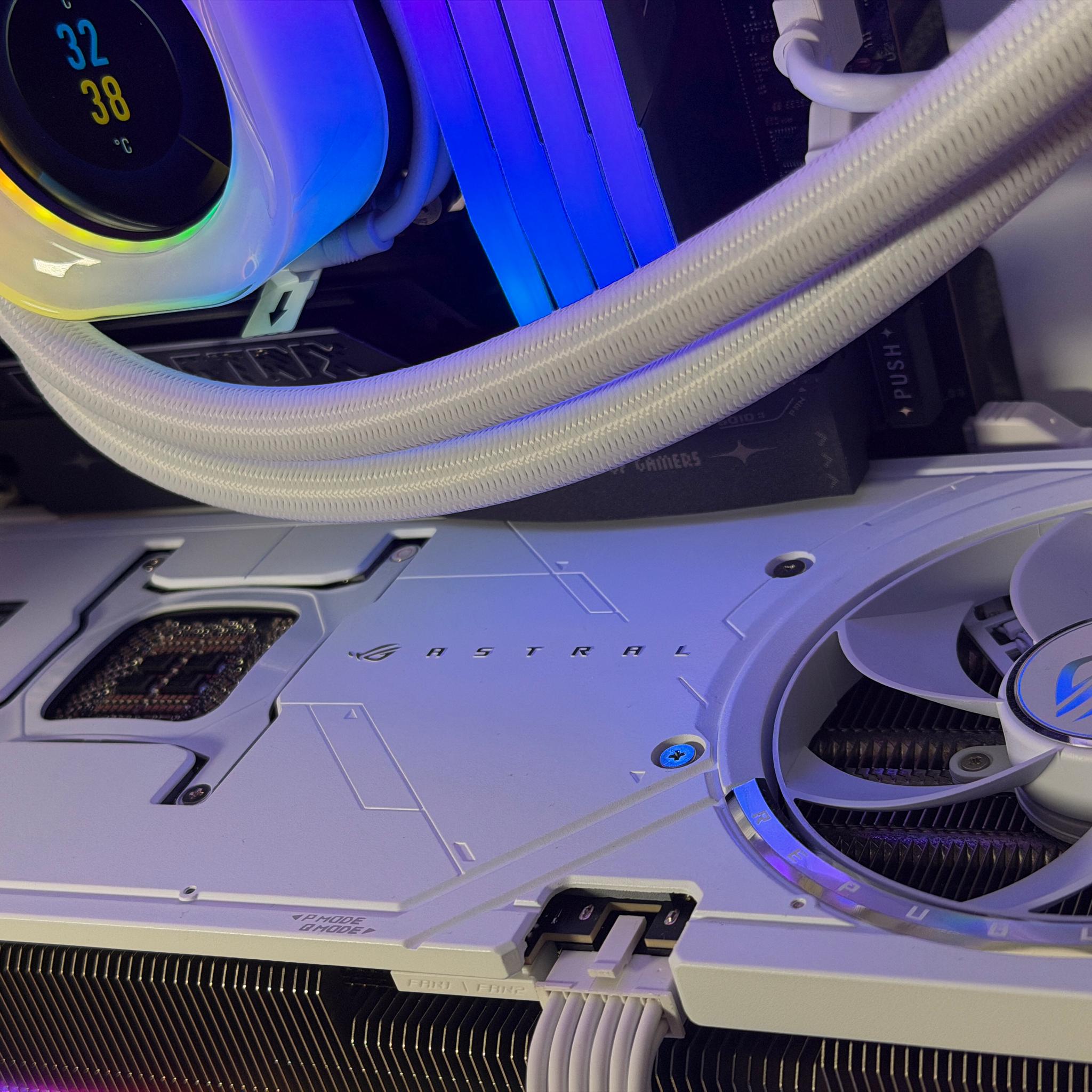 RTX 5090 Ryzen 9 9950x3d 64gb DDR5 4tb NVME Gaming PC