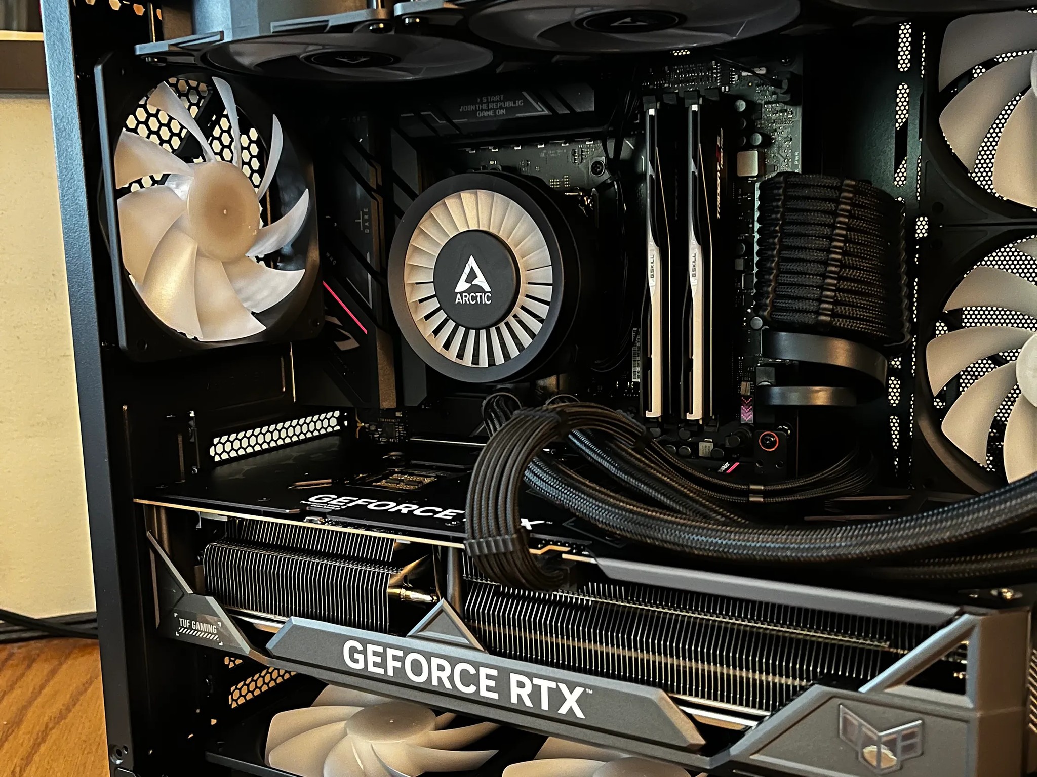 Dark Energy - RTX 4080 OC | Ryzen 7 7800X3d | 32GB DDR5 @6400MT/s | 4TB NVME | 1000W Platinum