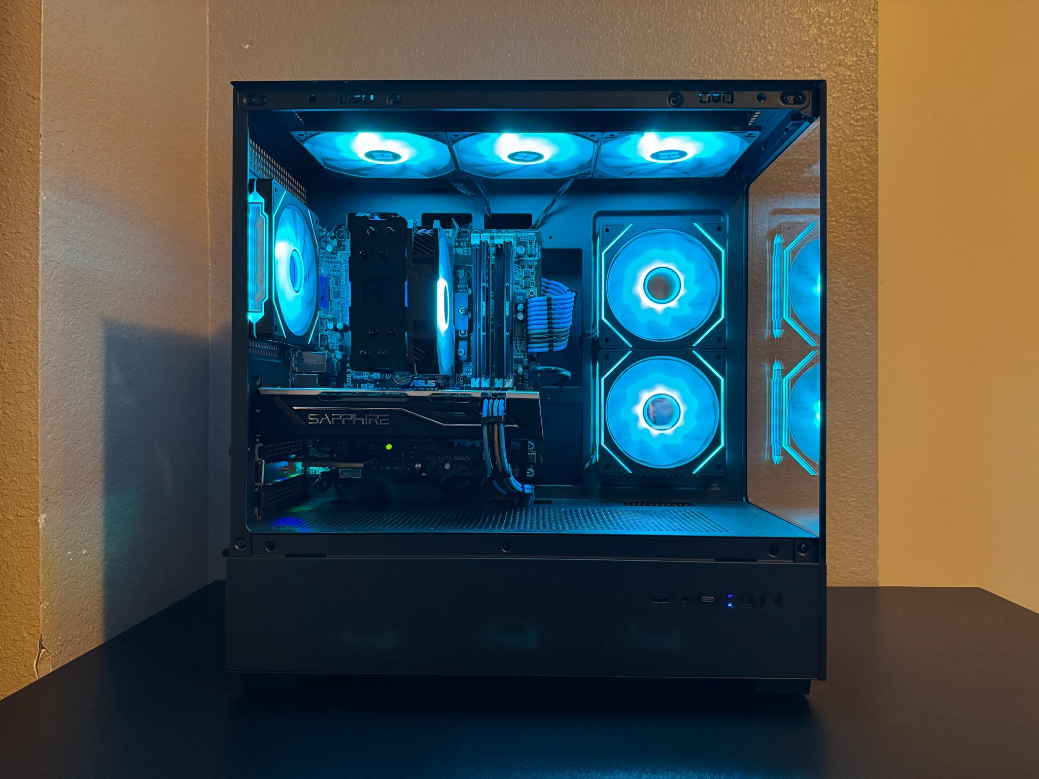 Intel i7 | RX 580 8GB | 500GB SSD | 16GB RAM | WiFi & Bluetooth