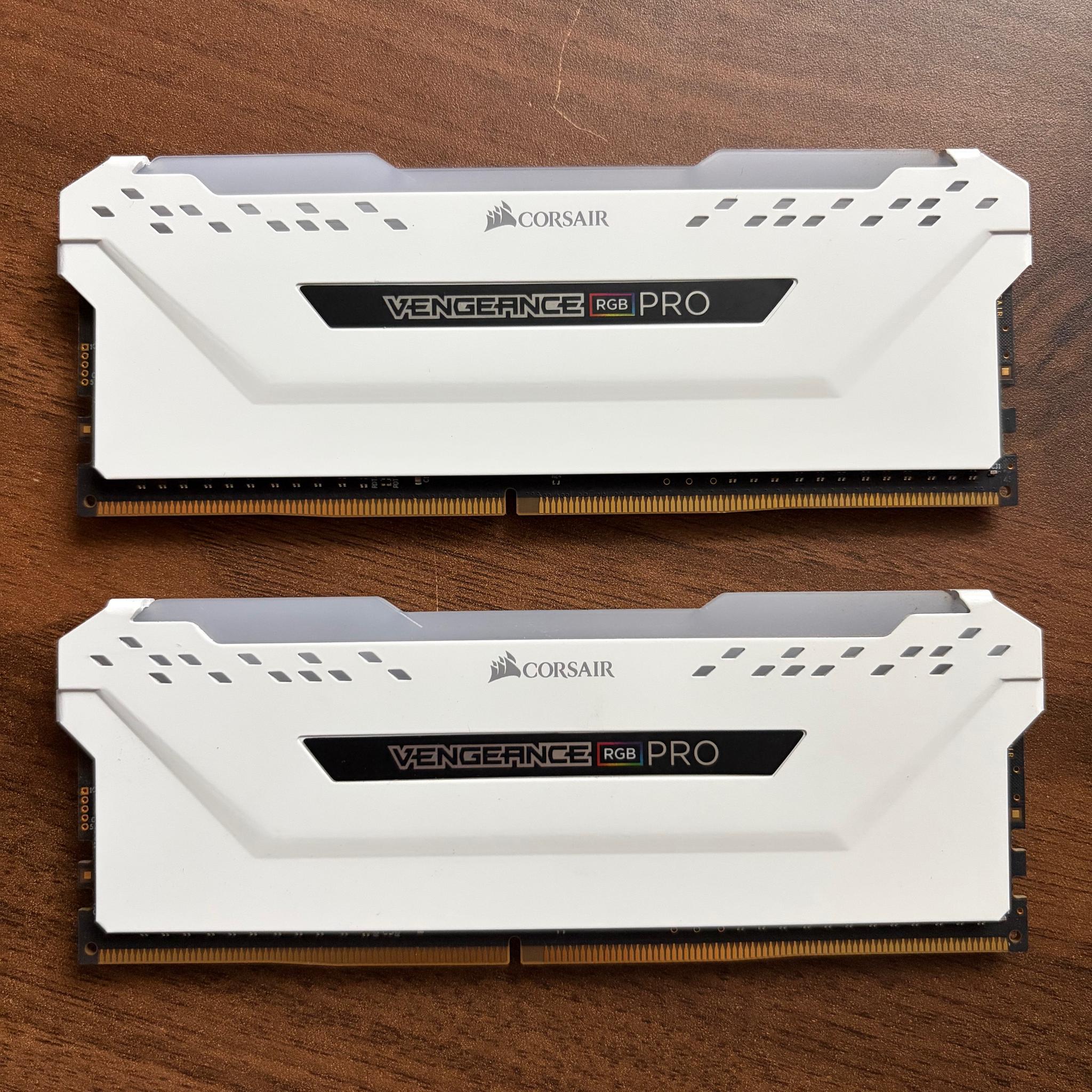 16GB (2 x 8GB) Corsair Vengeance RGB PRO DDR4