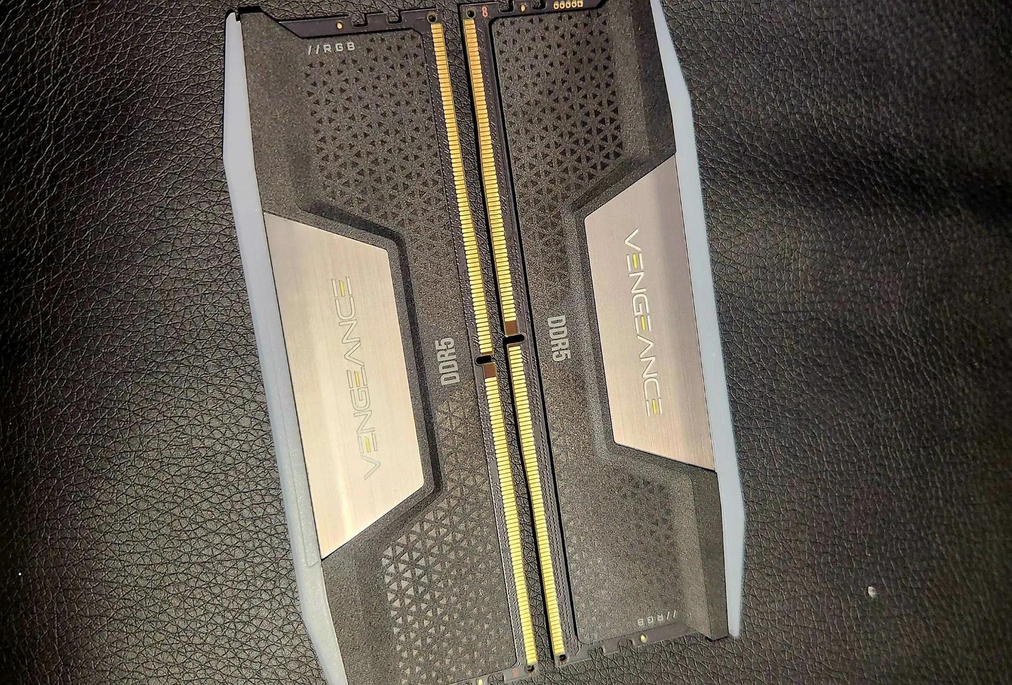 CORSAIR VENGEANCE RGB DDR5 RAM 32GB (2x16GB) 6000MHz CL 36-36-36-76 at 1.35V Intel XMP