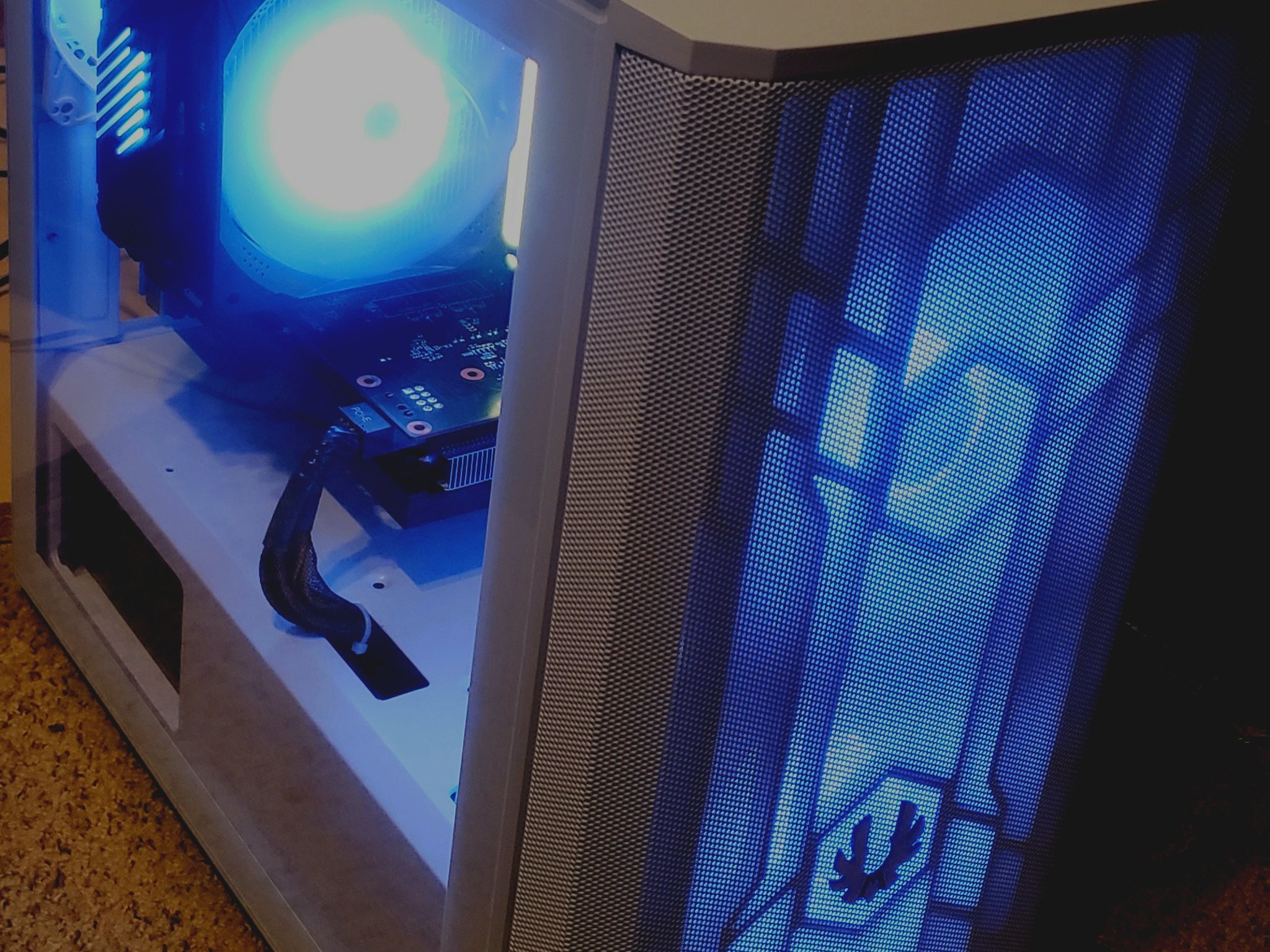 Xeon CPU RX6600 Windows 11 Gaming PC