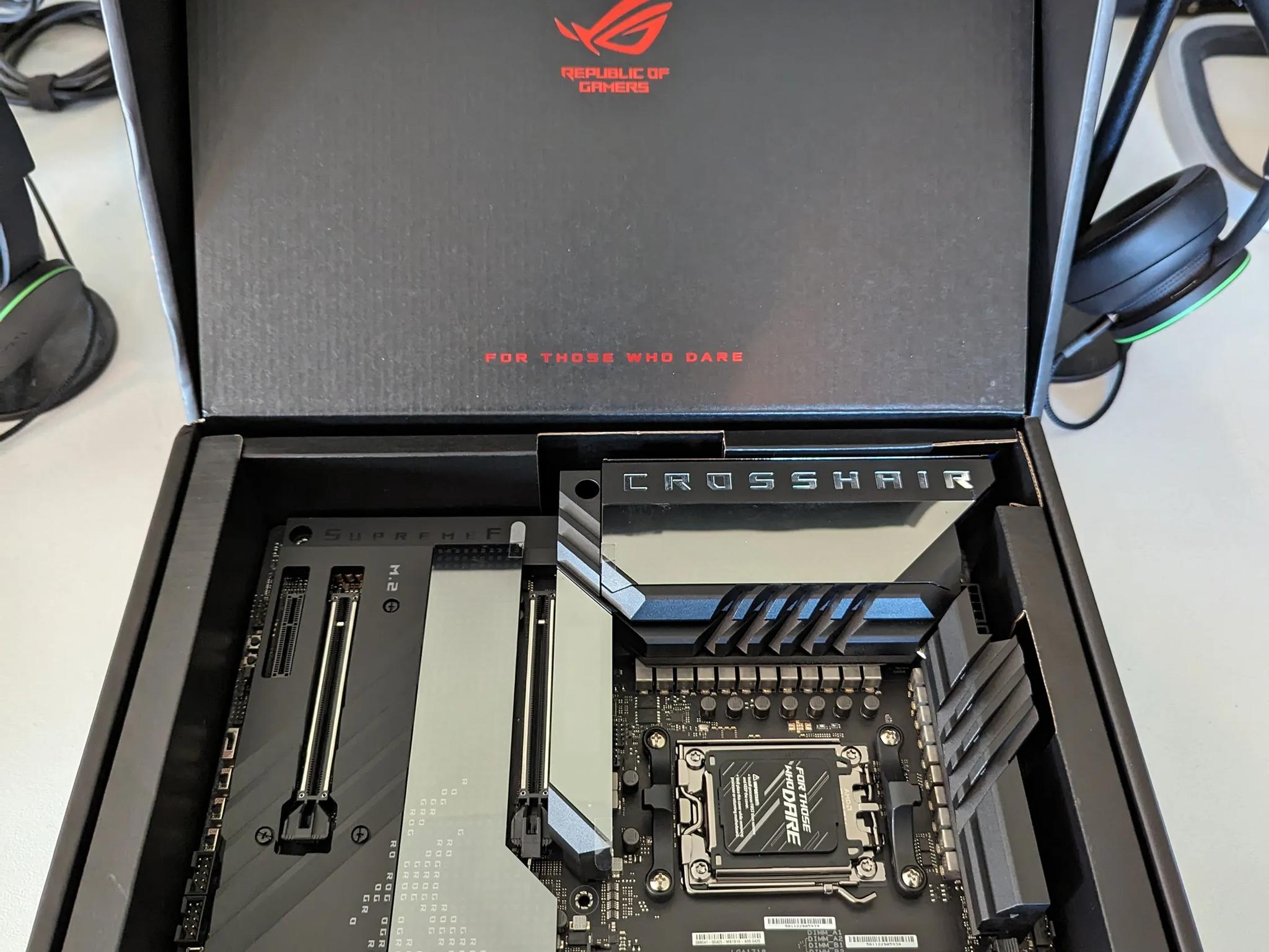 ASUS ROG CROSSHAIR X670E EXTREME MOTHERBOARD