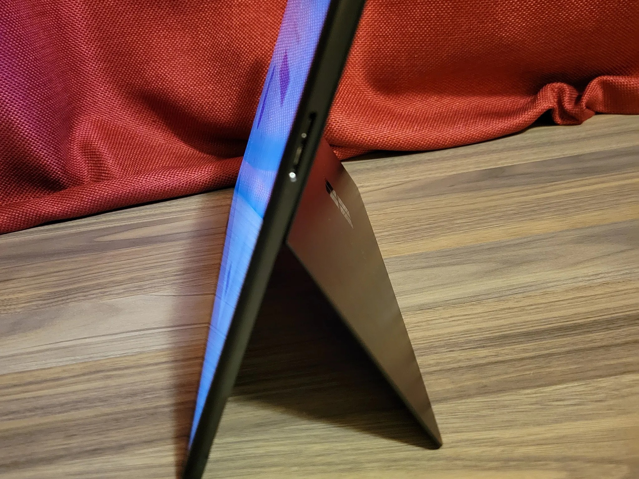 Microsoft Surface Pro 9 - 256gb - intel i5 12th gen. - 13" QLED Touch Screen