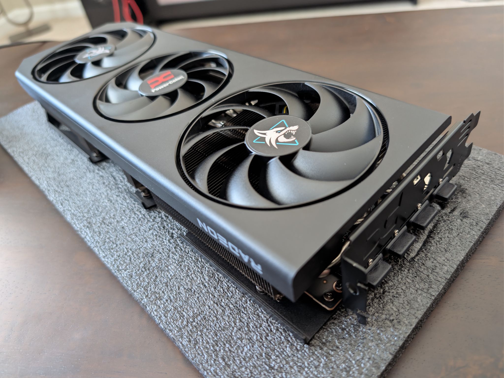 PowerColor Hellhound AMD Radeon RX 9070 XT OC 16GB
