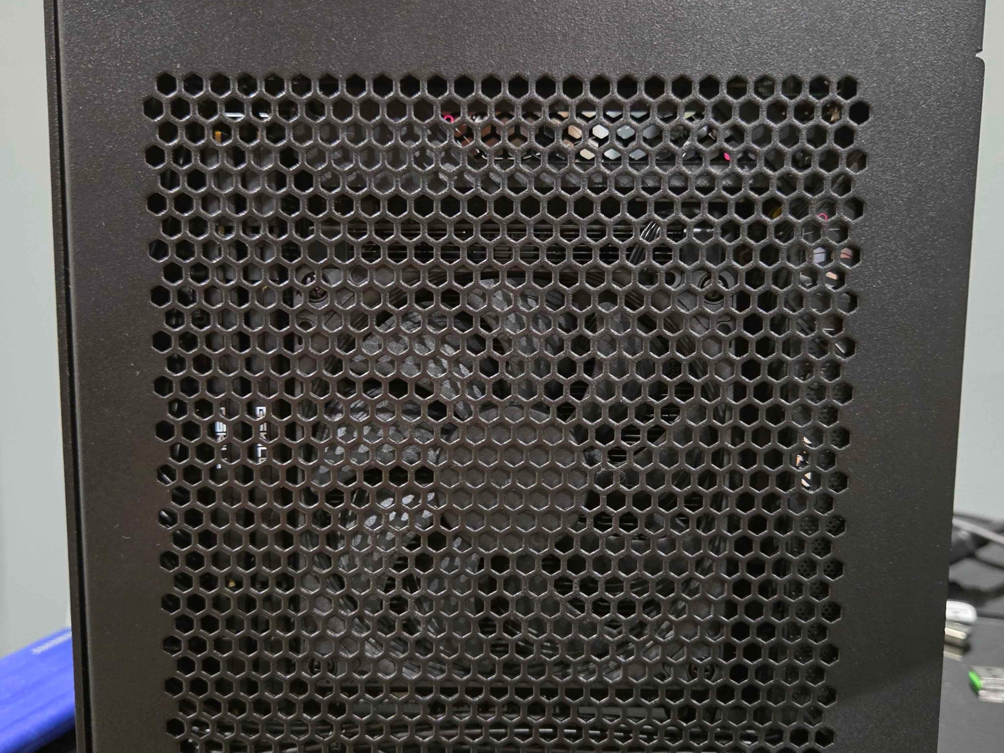 4L Velka 3 Gaming PC - Ryzen 7 7800X3D + RTX 5060 8GB/32GB RAM/1TB NVMe
