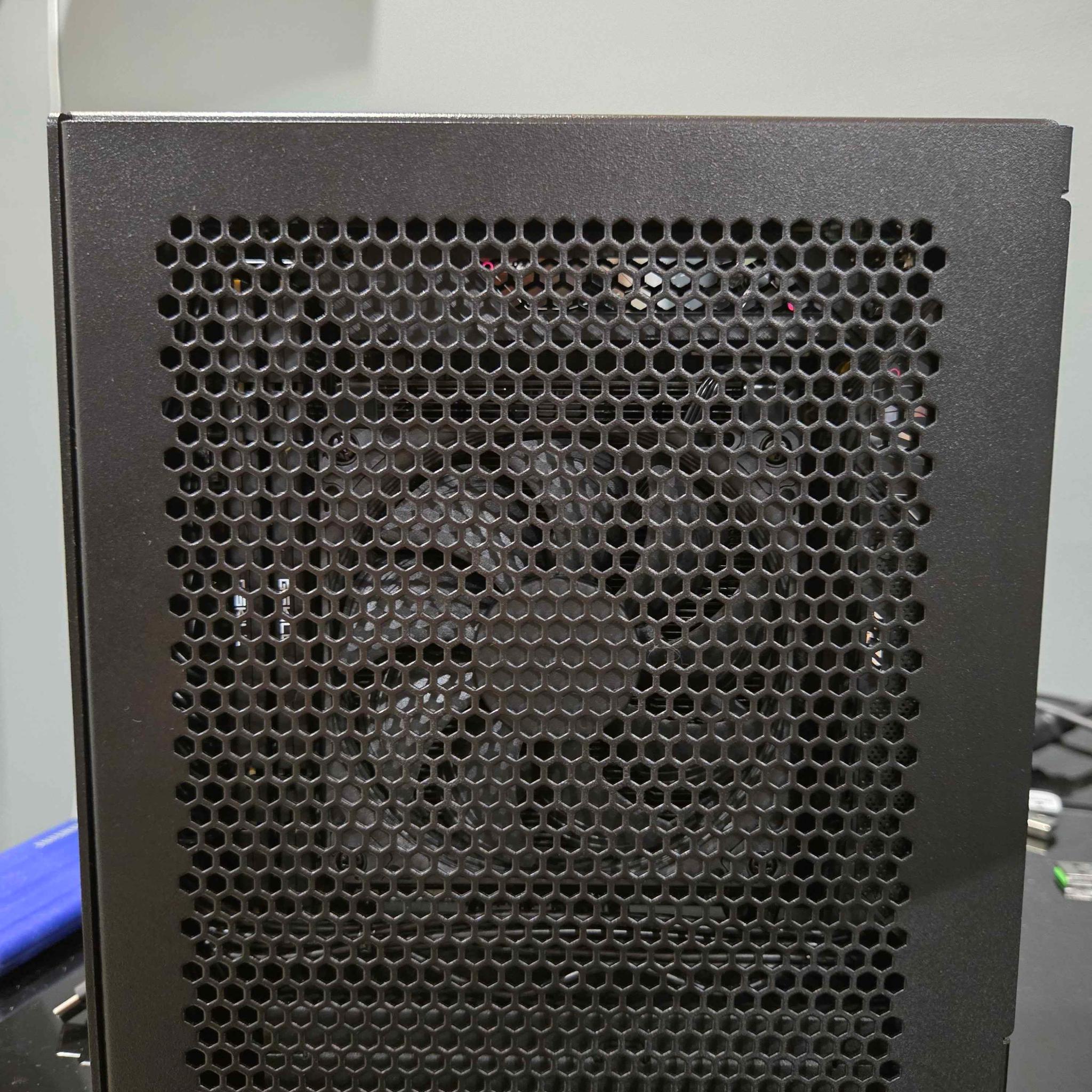 4L Velka 3 Gaming PC - Ryzen 7 7800X3D + RTX 5060 8GB/32GB RAM/1TB NVMe