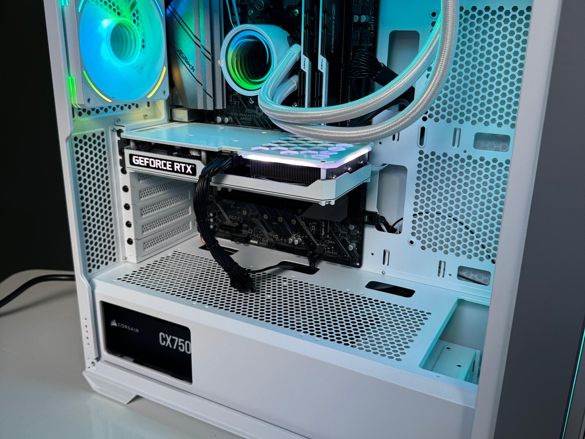 White Phantom | Custom Gaming PC | 3060 TI - R5 3600 - 16GB Ram - 512 SSD