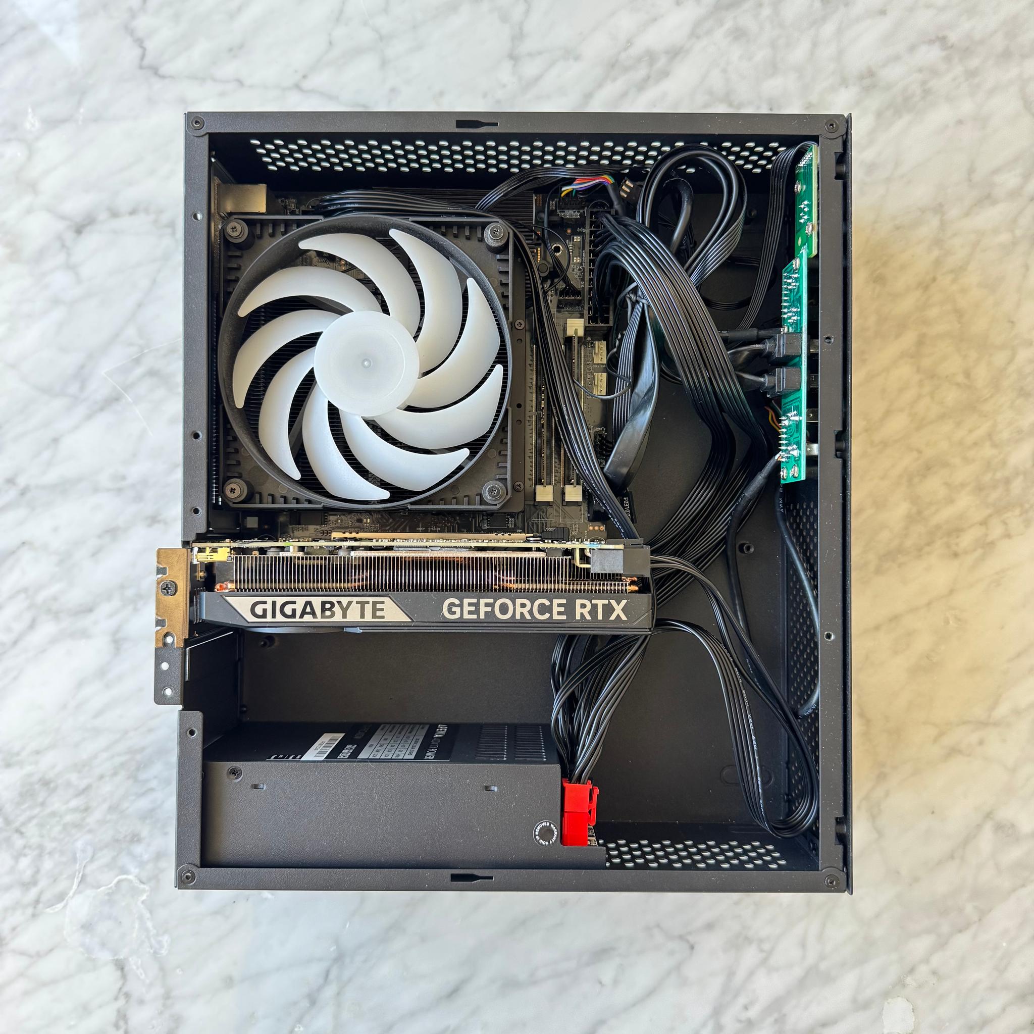 Sleeper ITX Mini Tower - Ryzen 9 8945HX . RTX 5060 LP . 32GB DDR5 6000 . 512gb M.2 - NEW