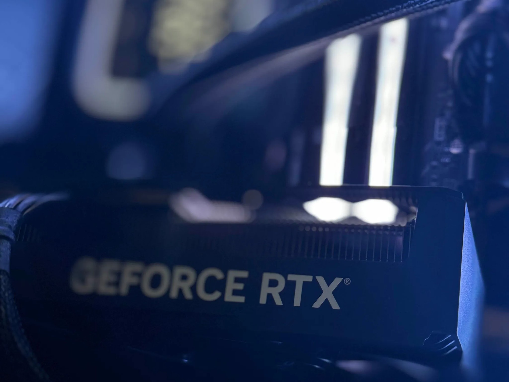Midnight Phantom | RTX 4070 12 GB | 32 GB DDR5 | 1 TB SSD | Ryzen 5 7500F | High End Gaming PC