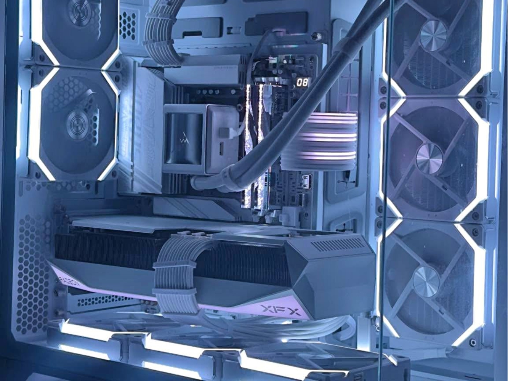 8 Pack Lian Li UNI ARGB White Case Fans