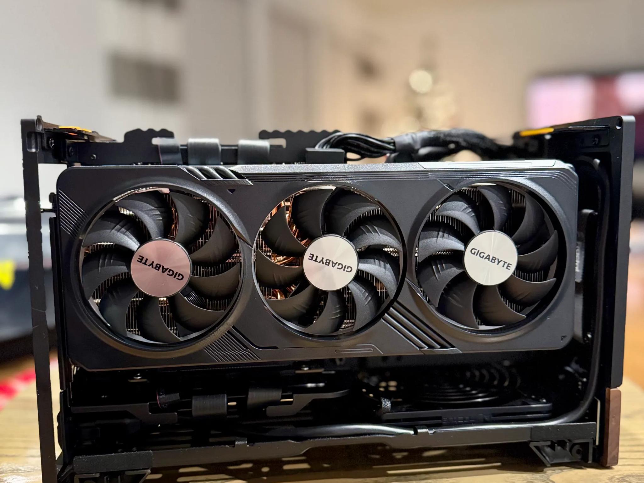 The Distinguished Gentleman 🎩 Fractal Terra, NVIDIA 4070 SUPER OC, RYZEN 7600X, 32GB RAM, 2TB SSD