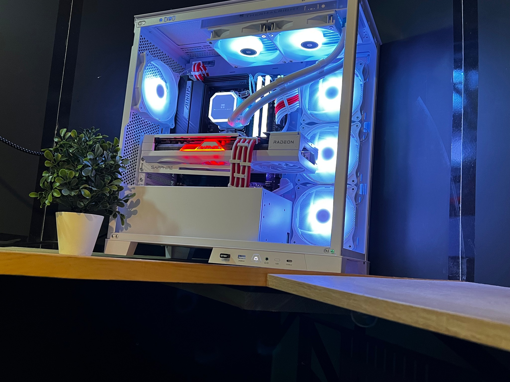 white wolf 7800x3d 7800xt 32g ddr5 no compromise gaming pc/content creation