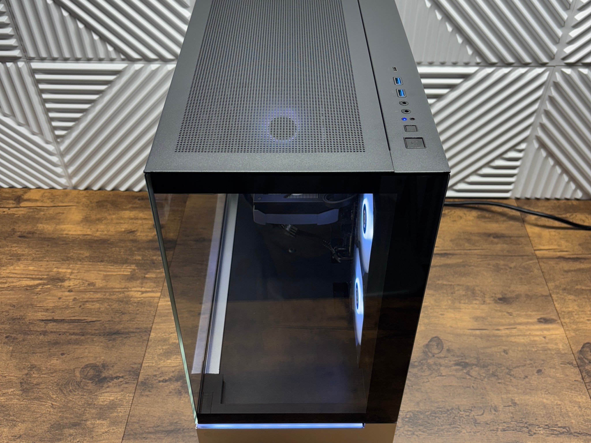 Ryzen 7 8700G + RTX 5060 Ti Gaming PC | 16GB DDR5-6000 | 2TB Gen4 NVMe | WiFi