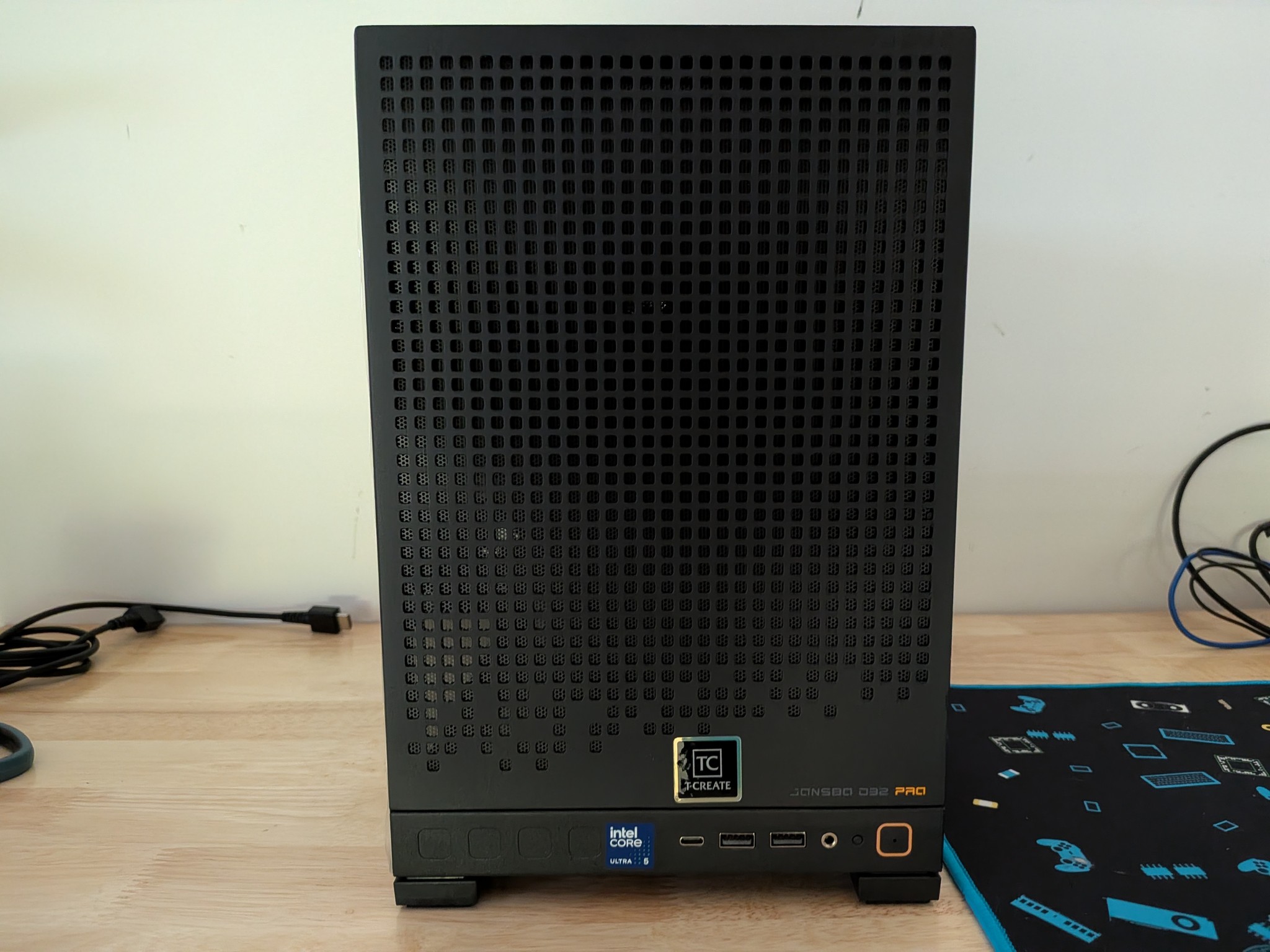 4K Final Boss - RX 9070 XT, Core Ultra 5 250K Plus, 32 GB DDR5 RAM, 2 TB Gen 4, Liquid Cooled, RGB