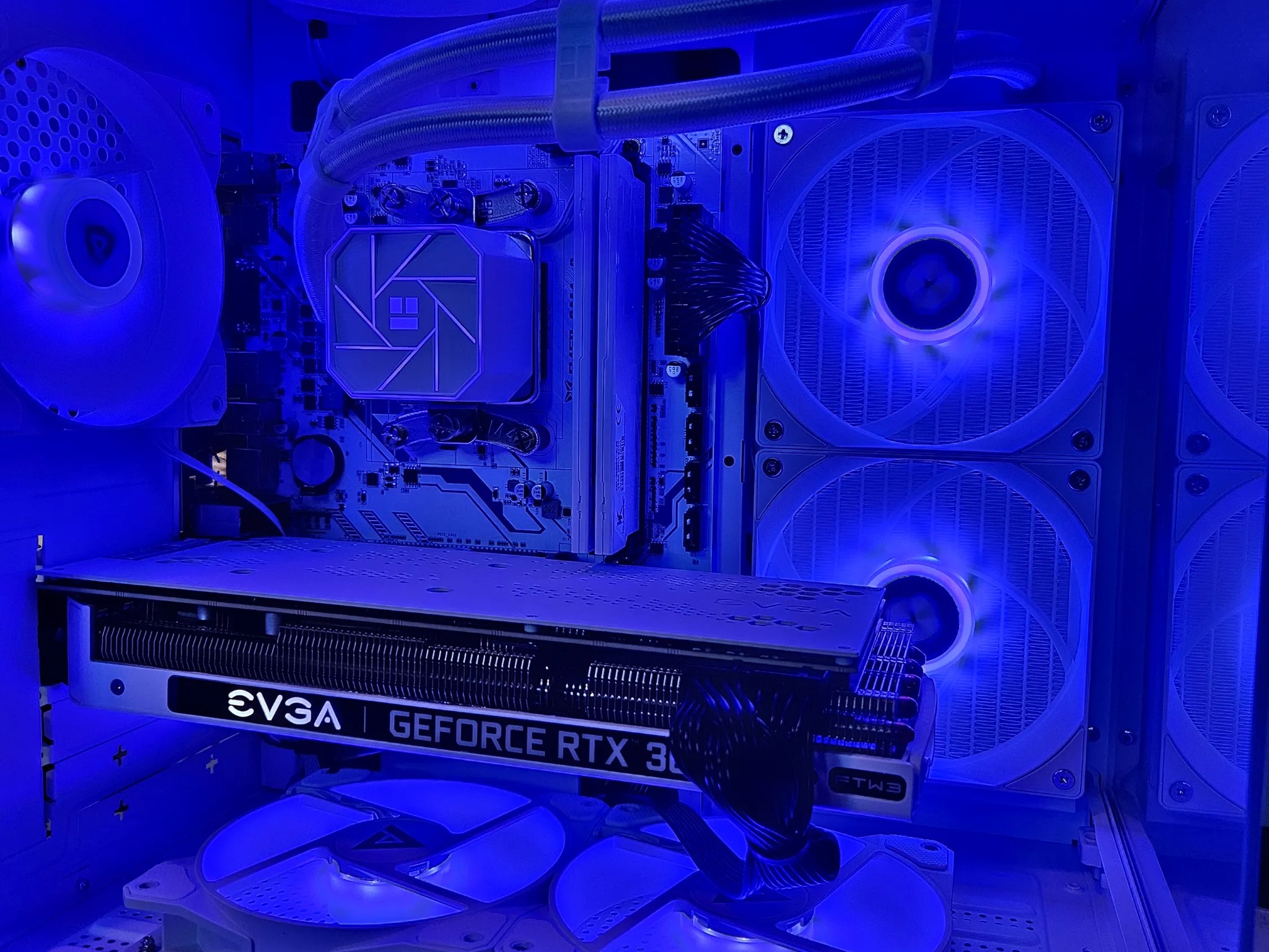 Liquid cooled Arctic Rig Ryzen 5 / 32GB DDR4 / 1TB SSD / RTX 3060 ti