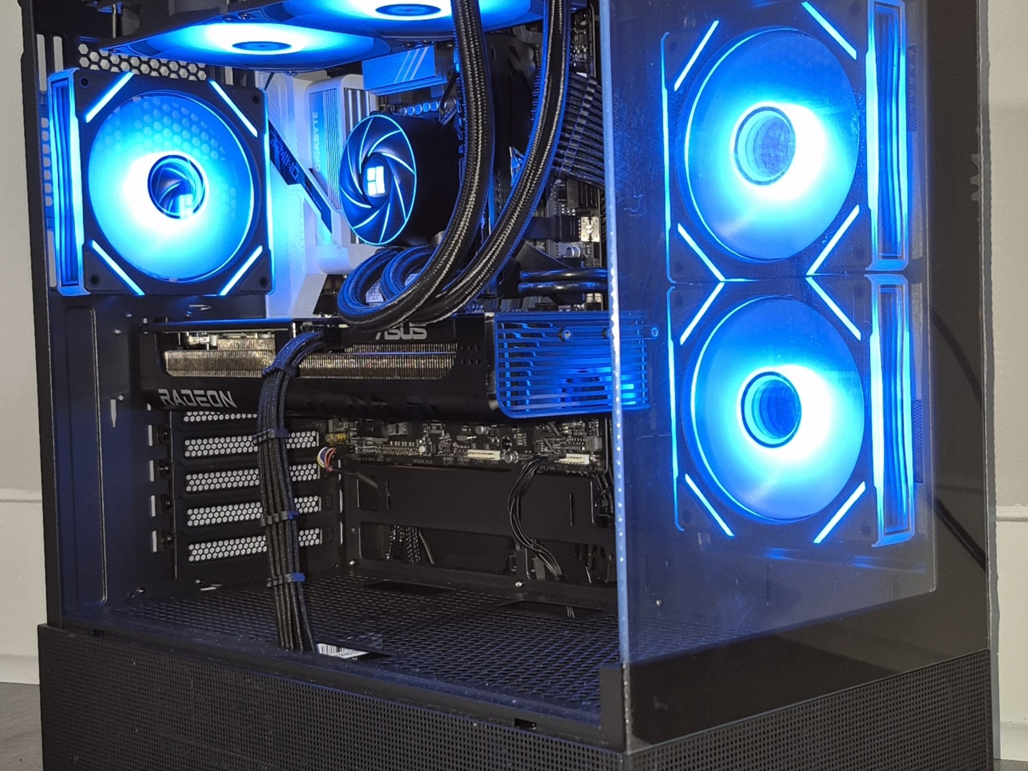 1440p Gaming Desktop PC, Intel i5 14600k, AMD RX 9600 XT 16 GB, 1TB SSD, 32GB DDR4