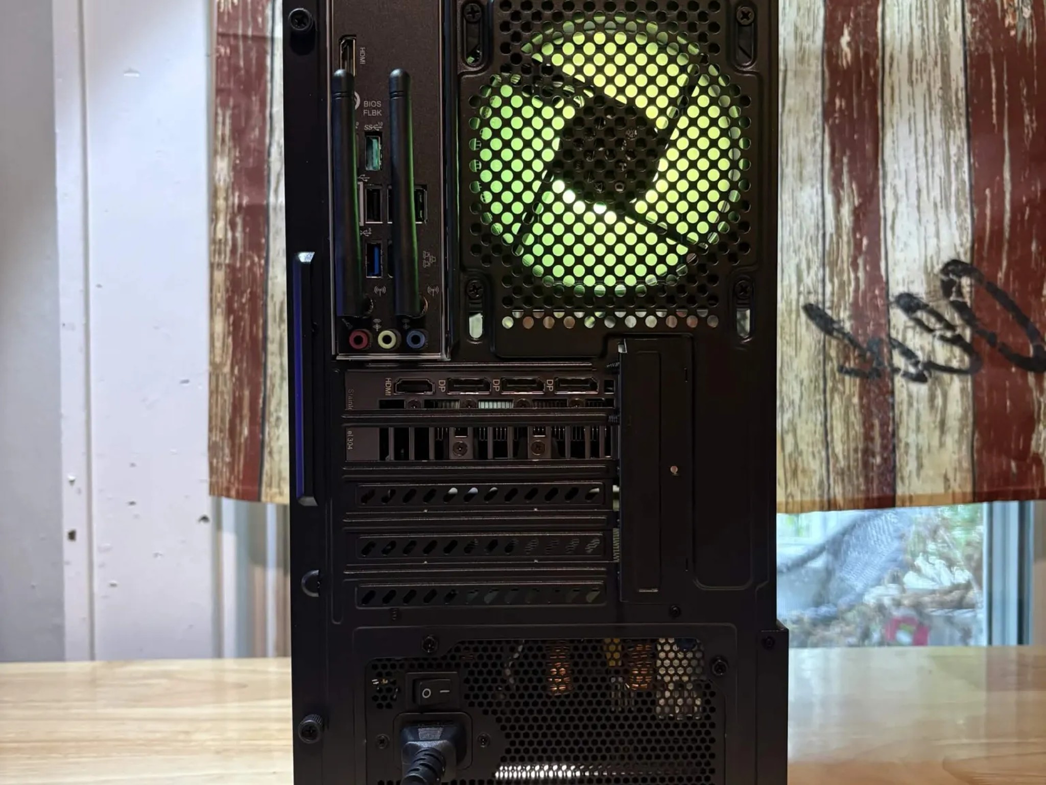 BLACK CAT SHADOWCLAW MINI GAMING PC Ryzen 5 7500X3D • RTX 5060 • 16GB DDR5 • 1TB NVMe