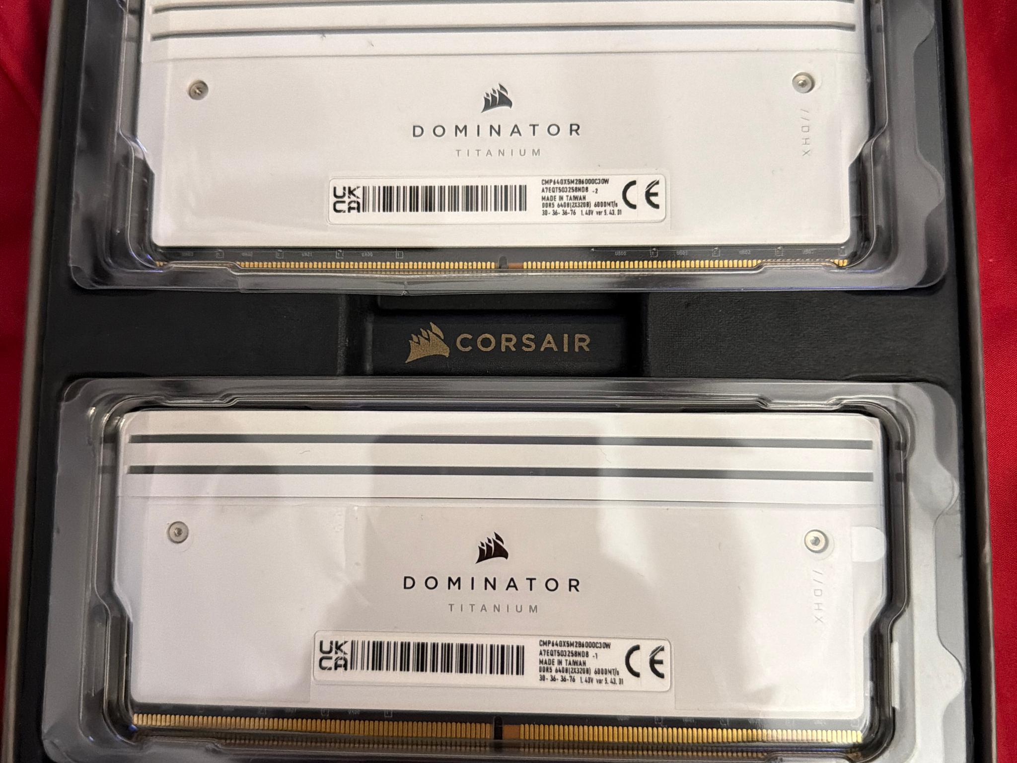 🔥 CORSAIR DOMINATOR TITANIUM DDR5 64GB Kit – 6000MT/s CL30 – WHITE 🔥