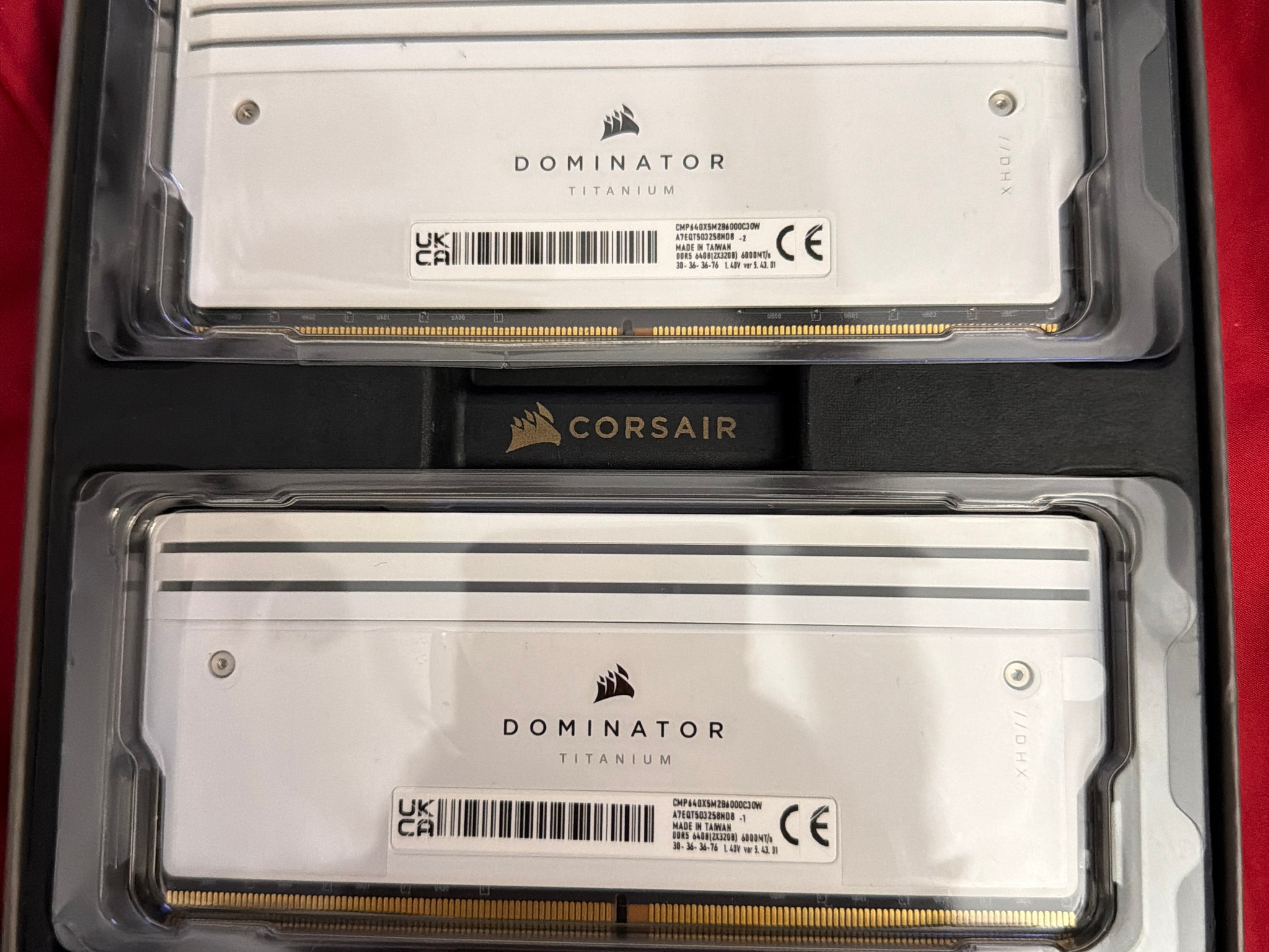 🔥 CORSAIR DOMINATOR TITANIUM DDR5 64GB Kit – 6000MT/s CL30 – WHITE 🔥