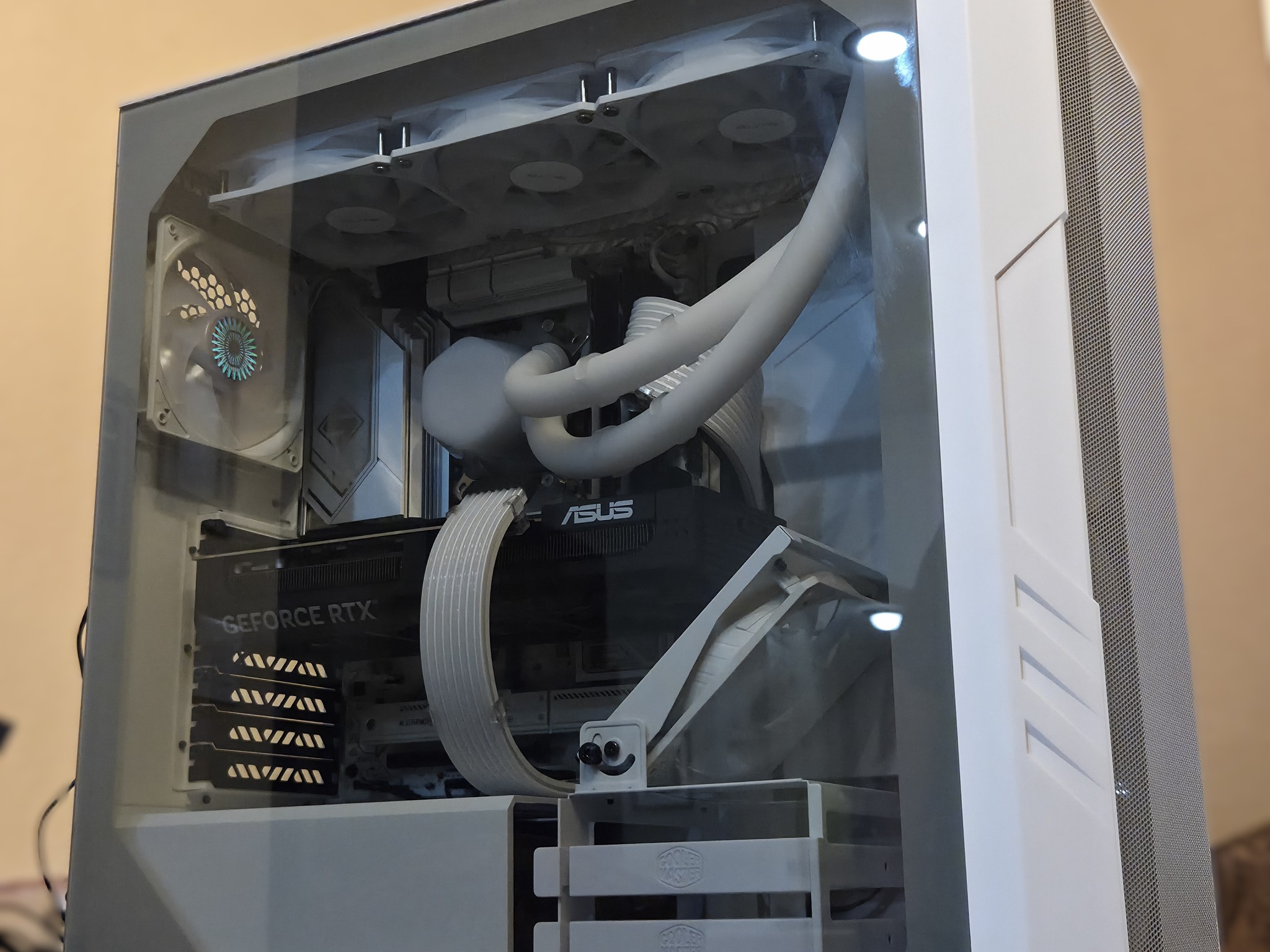 Stormtrooper!⚪⚫ 5070 Ti | 7800X3D | 32GB DDR5 | 2TB Gen4 NVMe