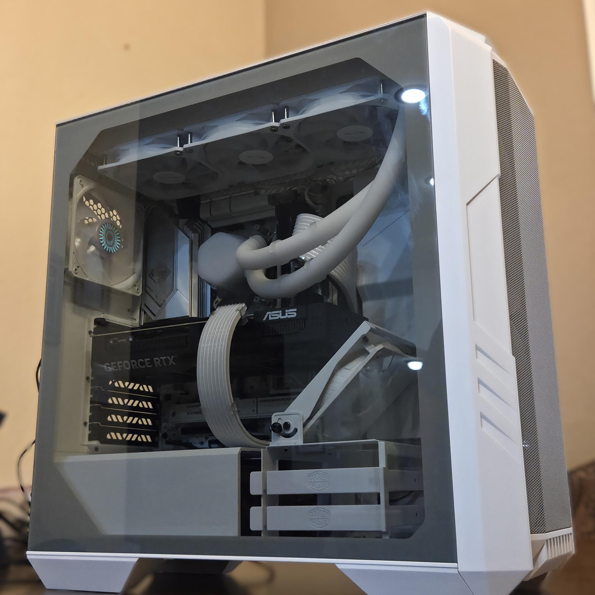 Stormtrooper!⚪⚫ 5070 Ti | 7800X3D | 32GB DDR5 | 2TB Gen4 NVMe