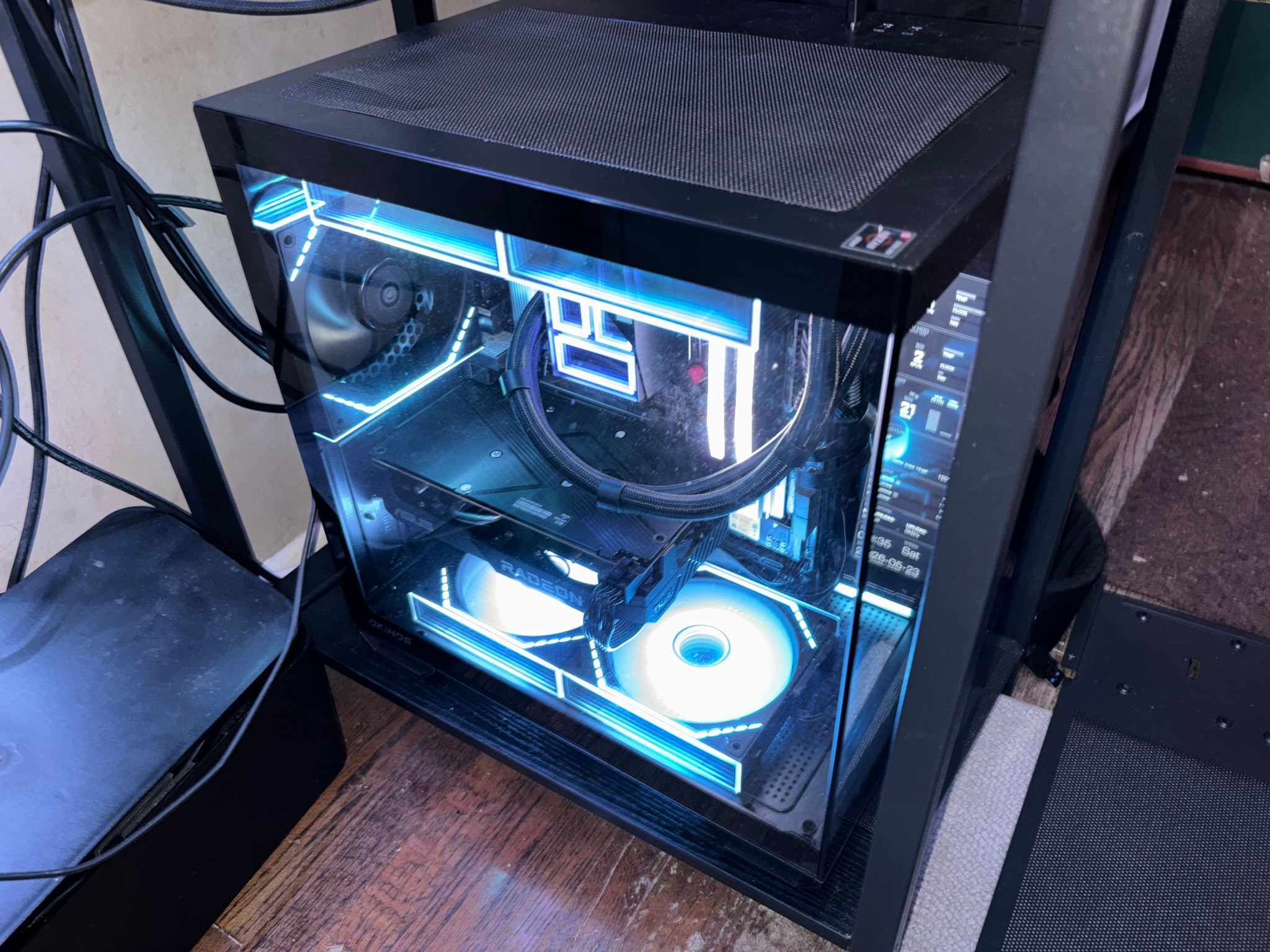 Infinity RGB | Ryzen 5 v7600x | RX 7600 | 32 GB DDR5 (6000MTs) | 1 TB SSD | digital display | 750W