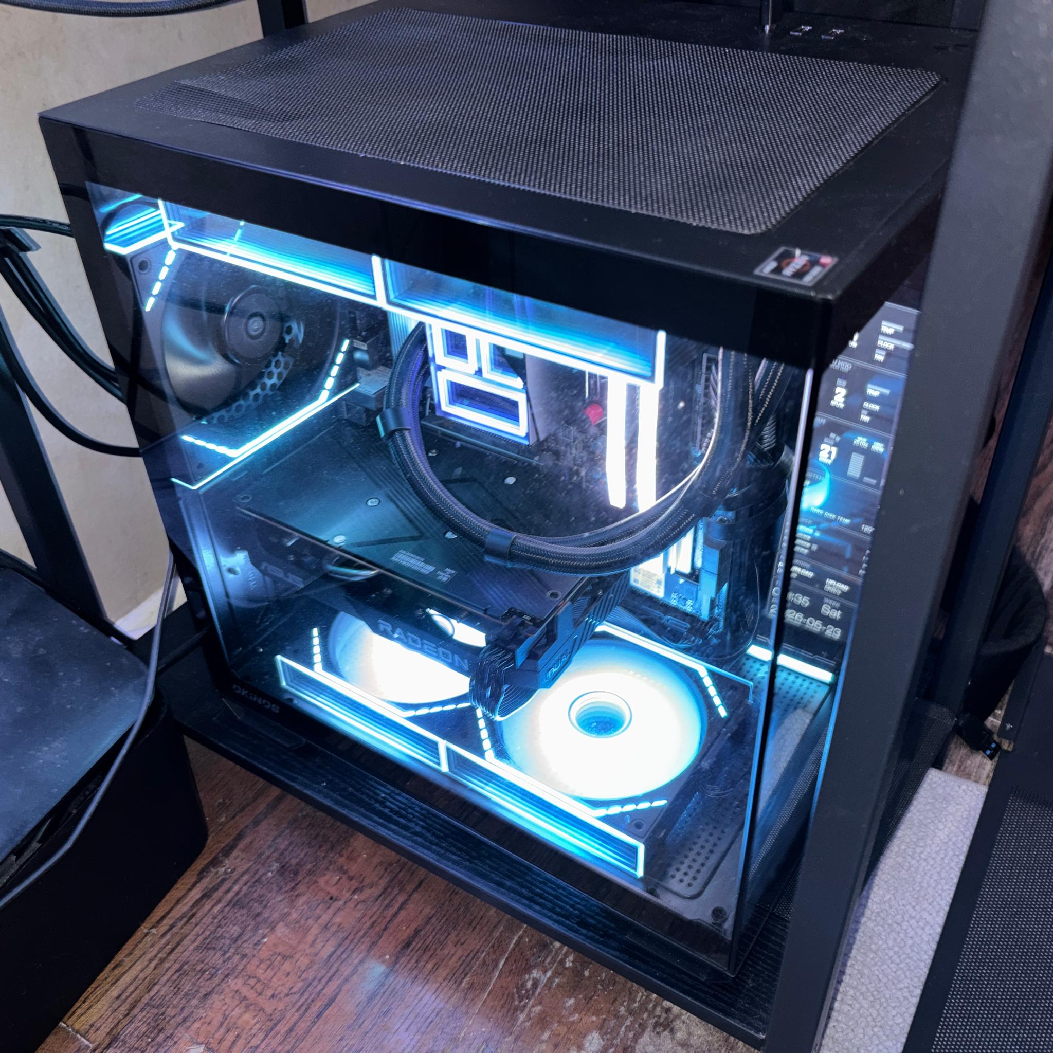 Infinity RGB | Ryzen 5 v7600x | RX 7600 | 32 GB DDR5 (6000MTs) | 1 TB SSD | digital display | 750W