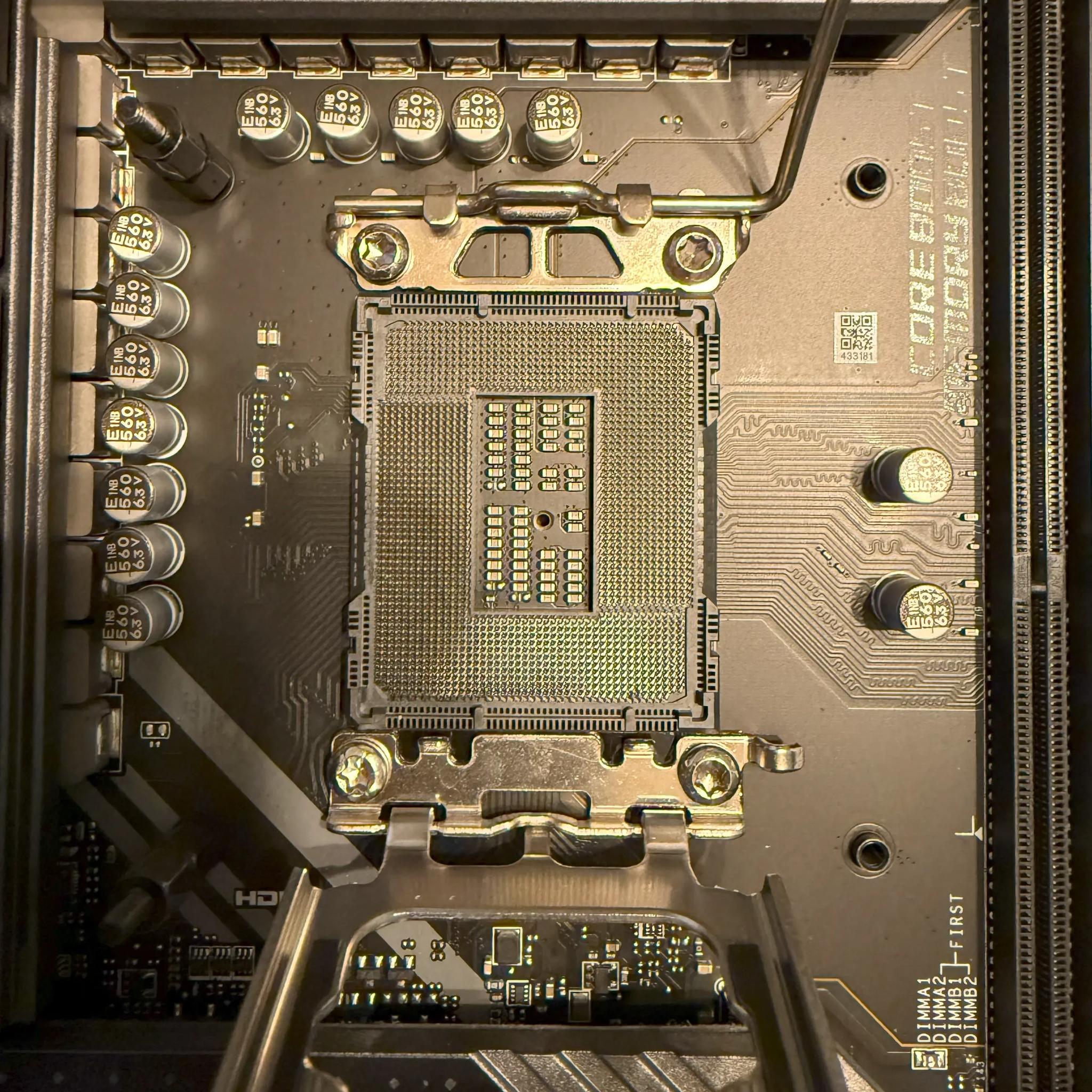 MSI Z690 Edge WiFi DDR4