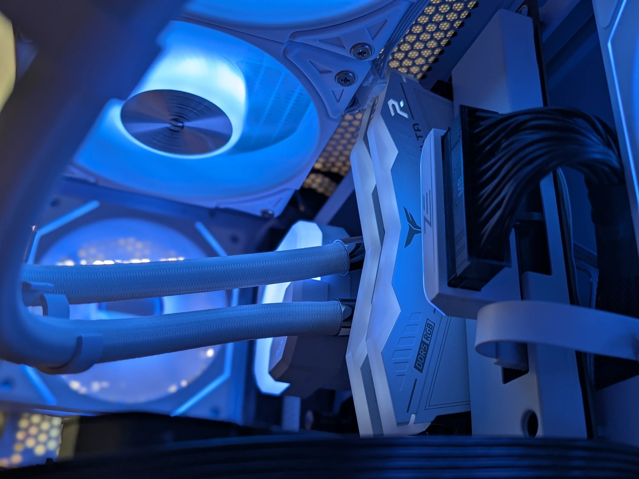💀 Ghost – 4070 Gaming PC | 13600KF + 32GB DDR5 + NVMe Gen4 ⚡❄️