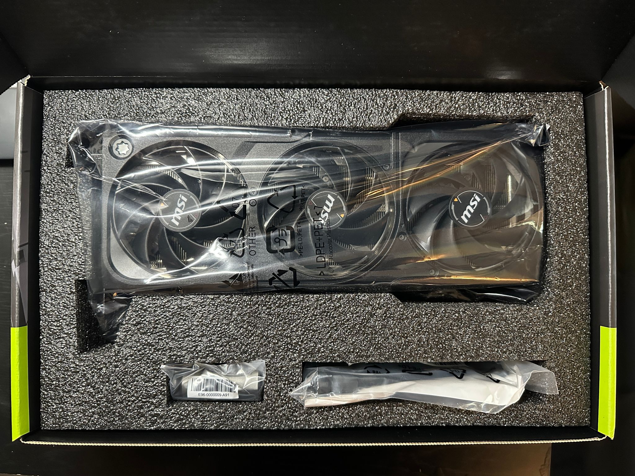 GeForce RTX 5080 - MSI Shadow 3X OC Edition